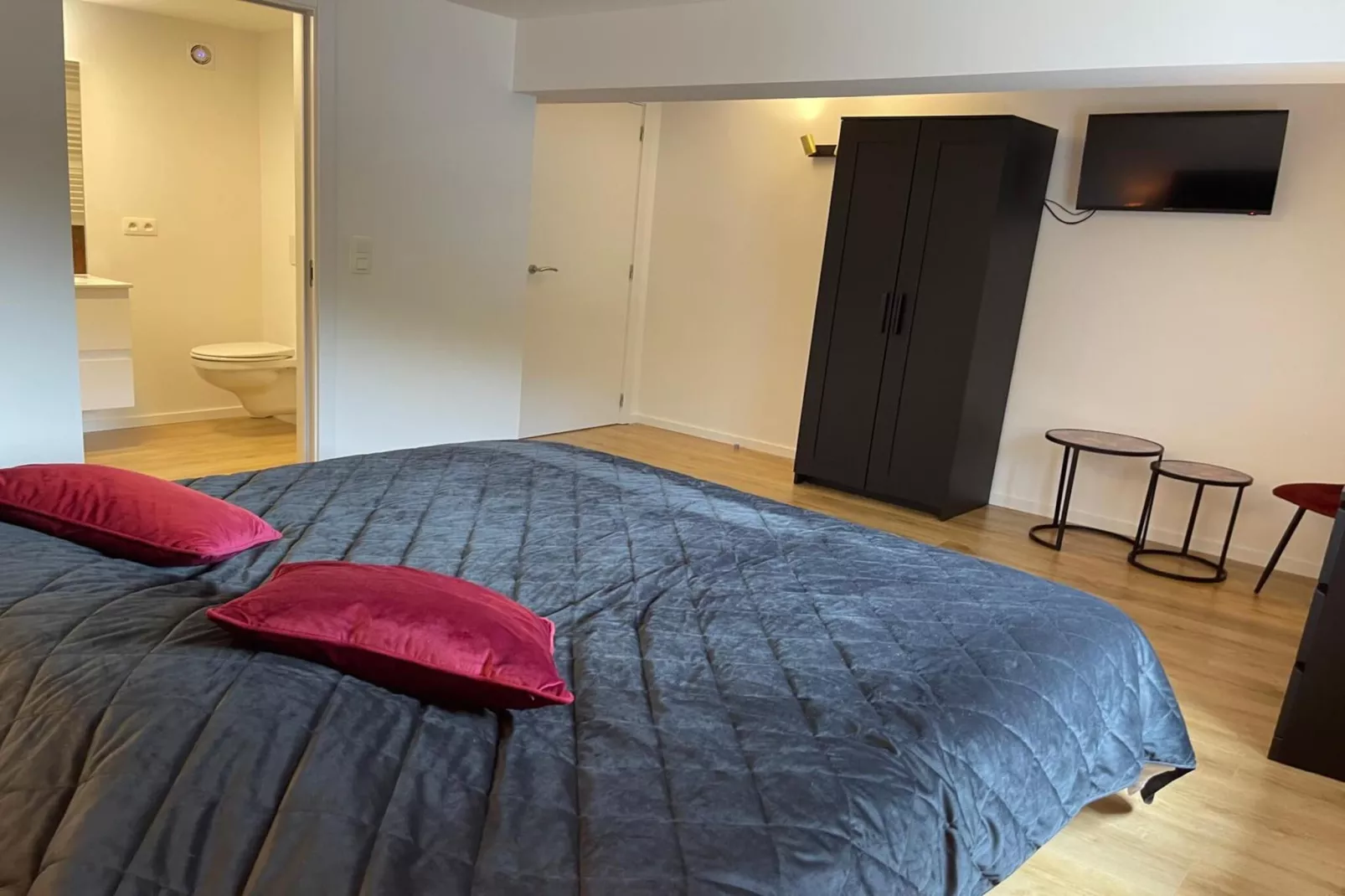 Rooftop Purple-Bedroom