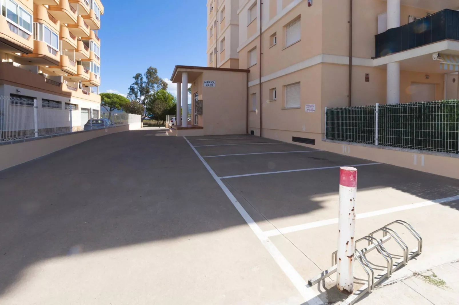 1234 MIRASOL con piscina-Parkeinrichtungen