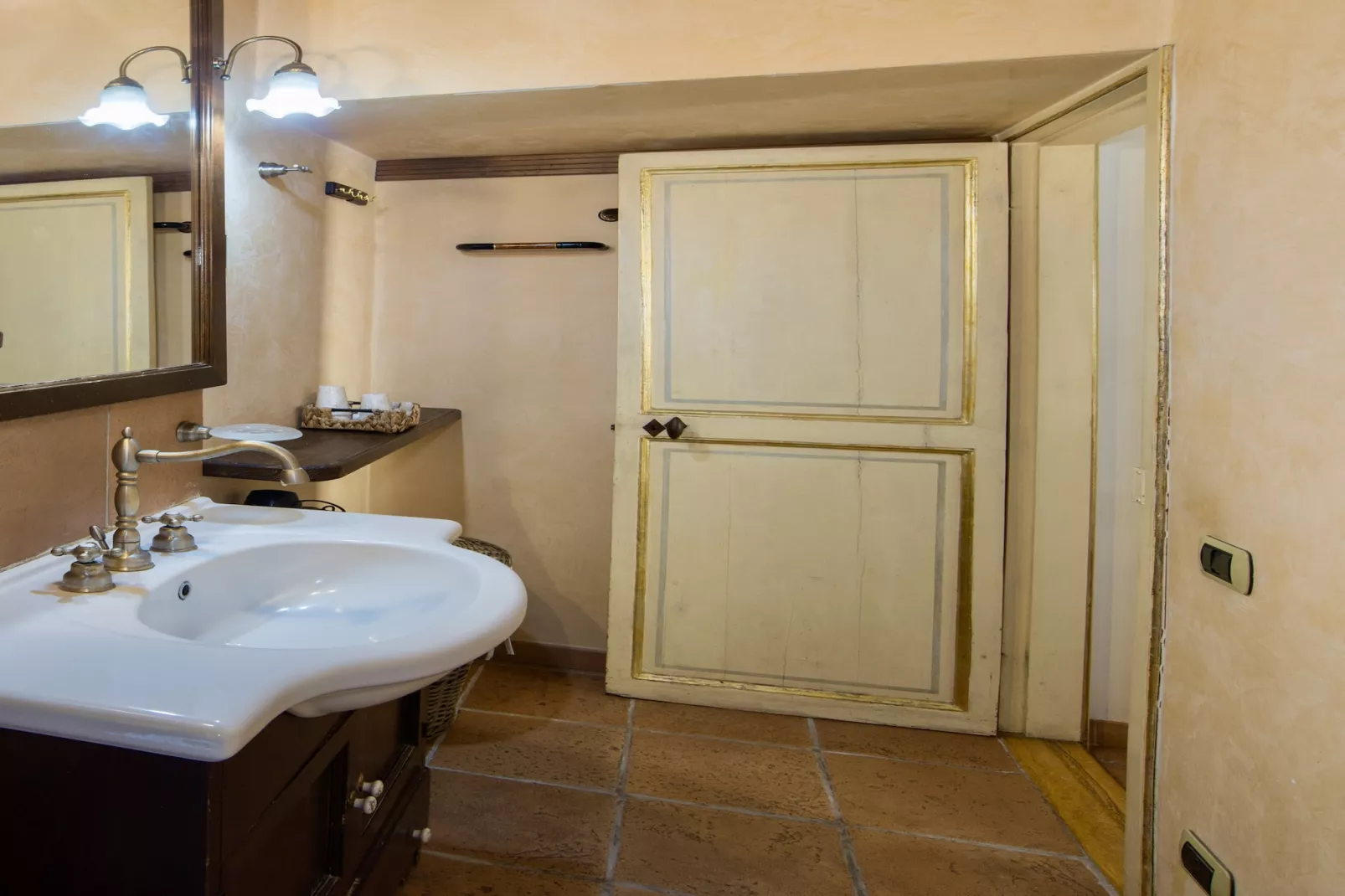 Trevi Fountain Apartment-Bathroom