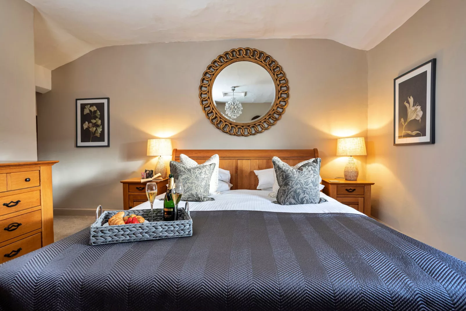 Ivy Cottage-Bedroom
