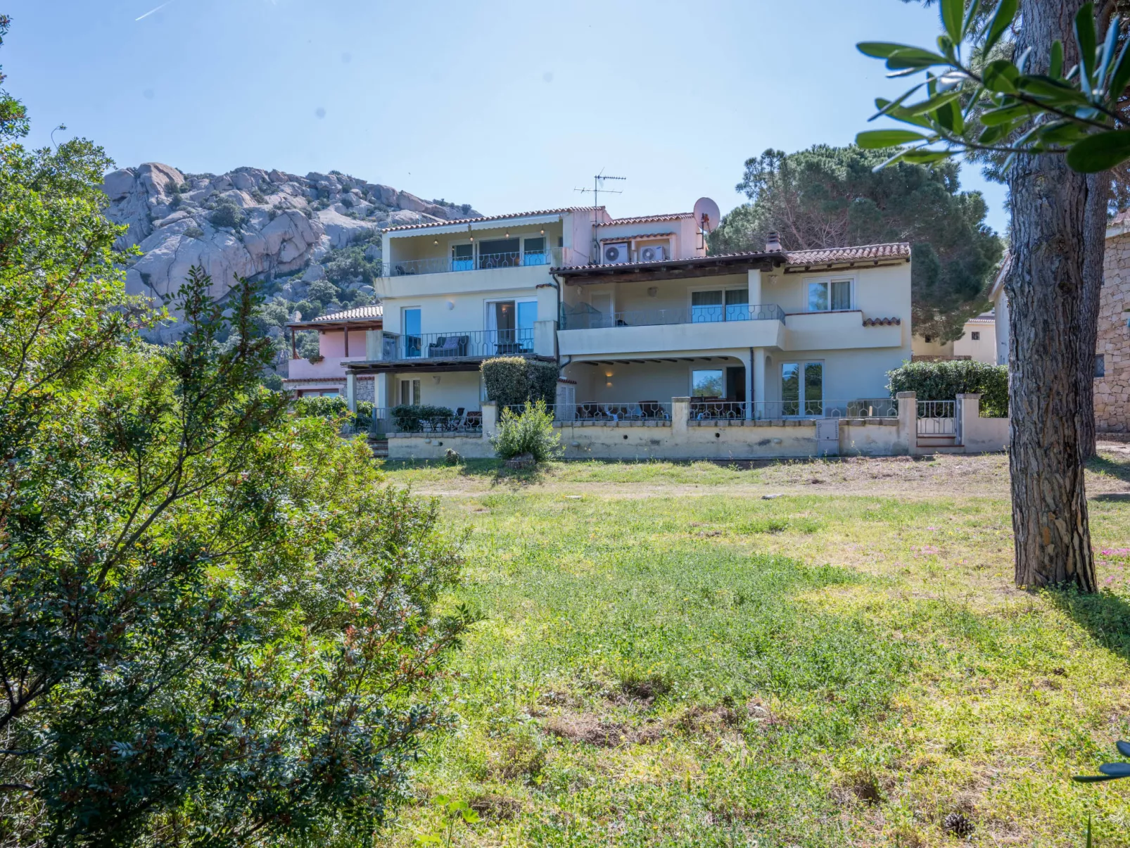 San Pantaleo-Draußen