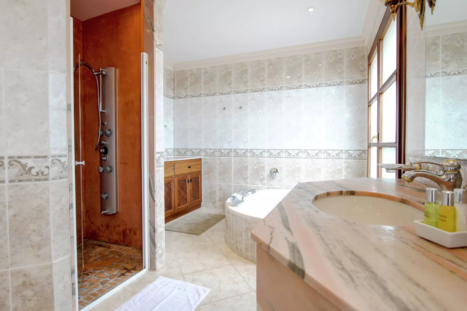 Wundeschönes & Nachhaltiges Casa Cap Vermell-Badezimmer