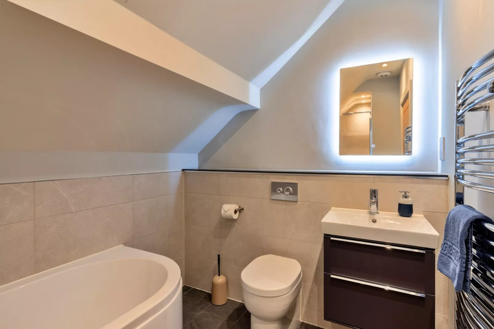 Oak Cottage-Bathroom