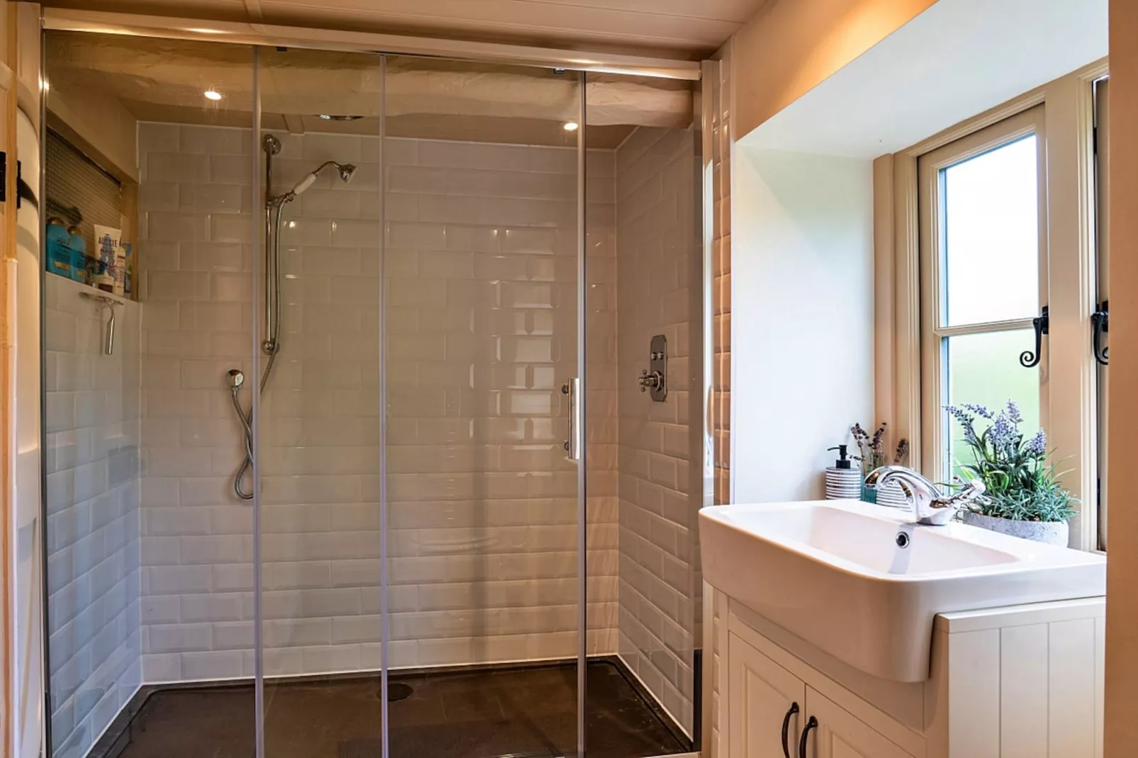 The Thatch at Winterborne Houghton-Bathroom