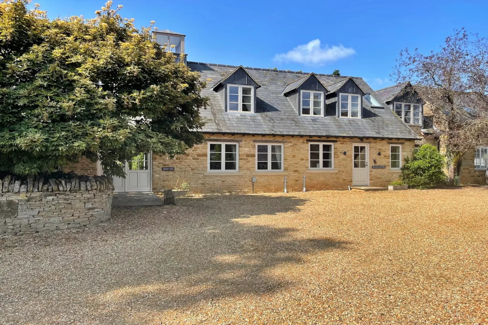Berry Pen Cottage-Outdoor