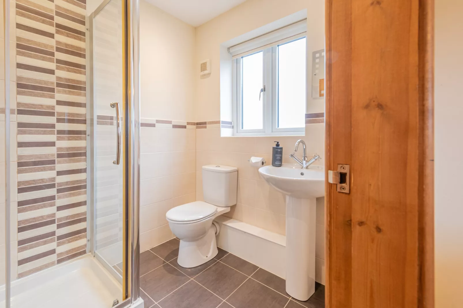 Groes Faen Bach Farmhouse-Bathroom
