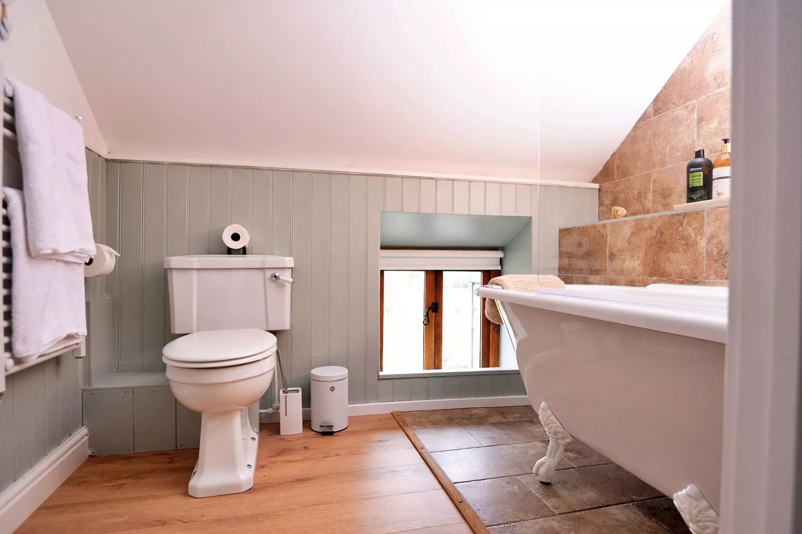 The Barn at Tyddyn-y- Felin-Bathroom
