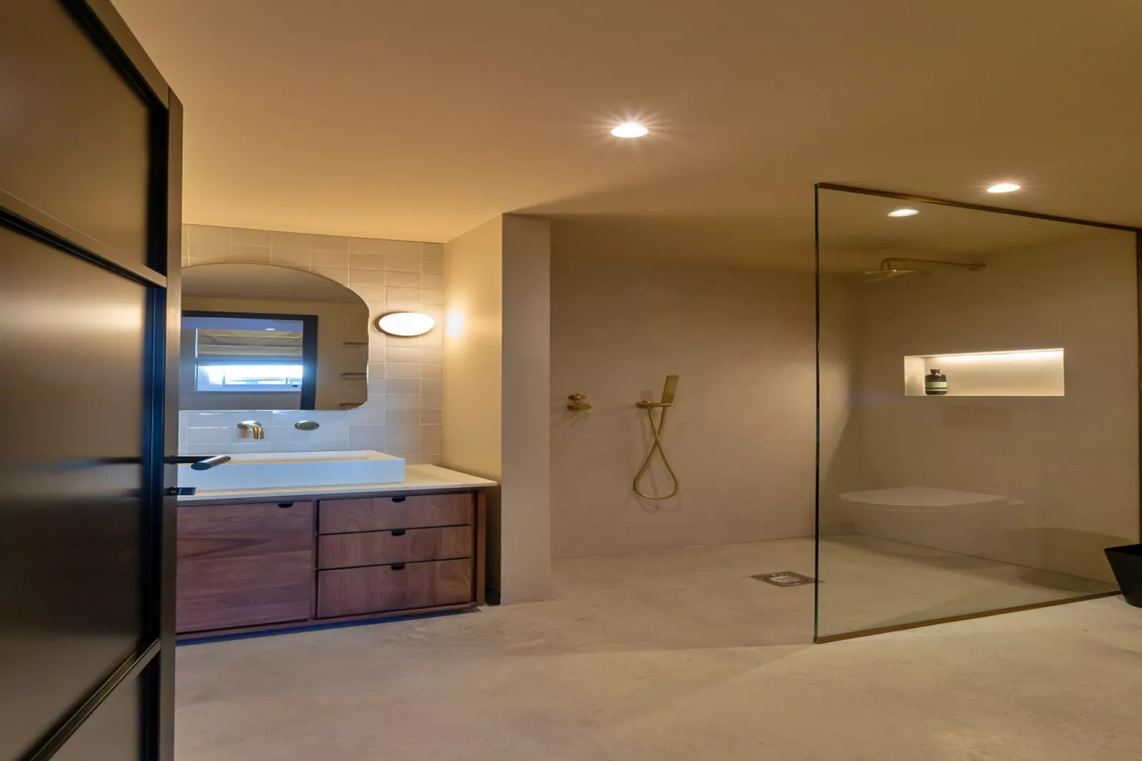 Wesleyan House-Bathroom