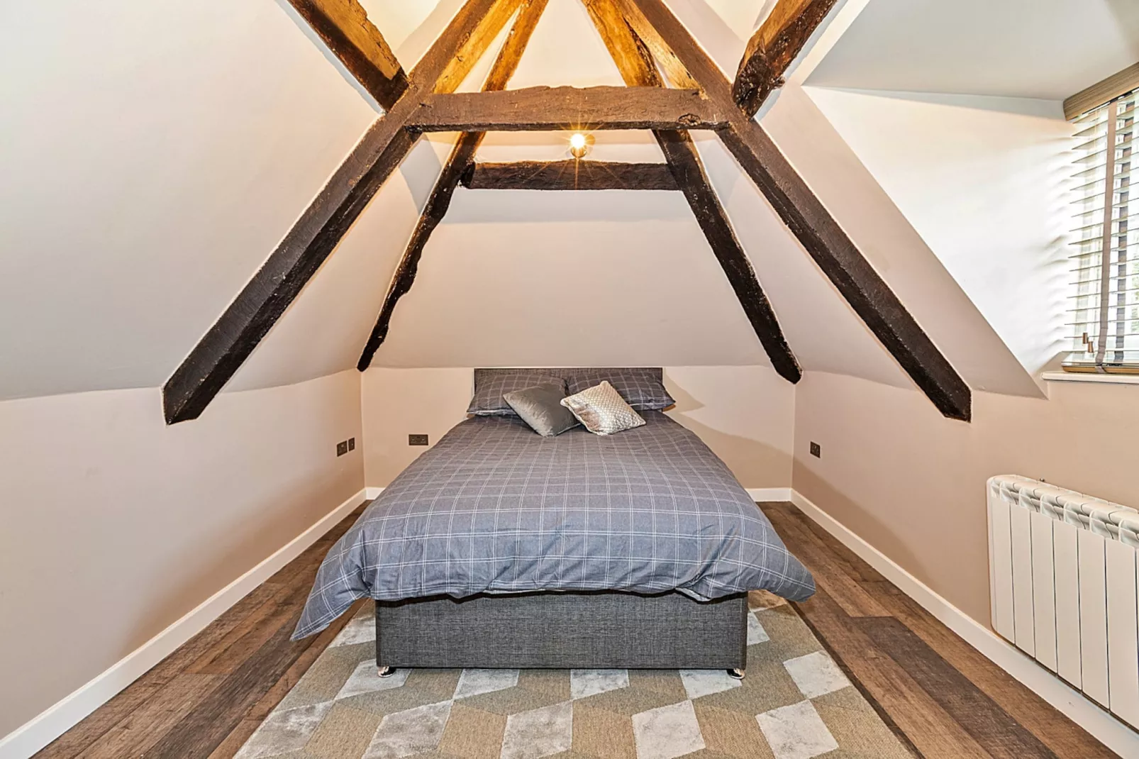 Ttich Manor Retreat-Bedroom