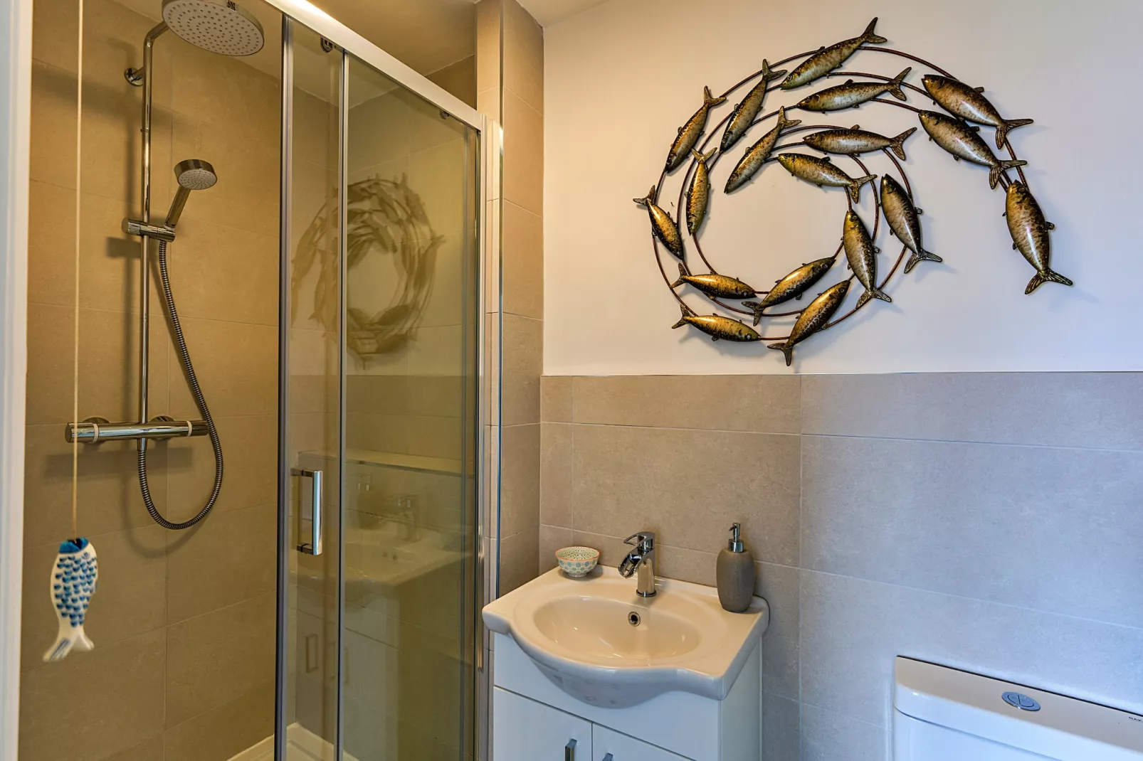 Cosy Mousehole Cottage with Sea Views-Bathroom