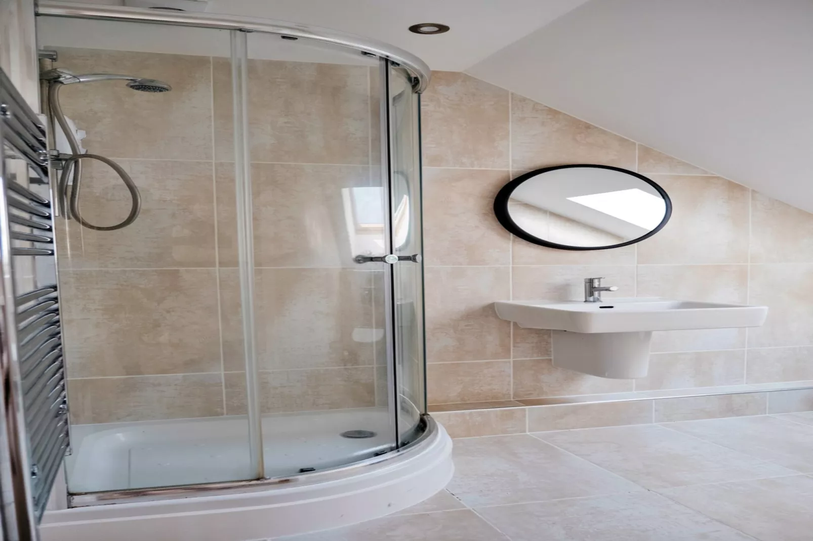 Tolcarne Stay - Luxury Newquay Apartment-Bathroom