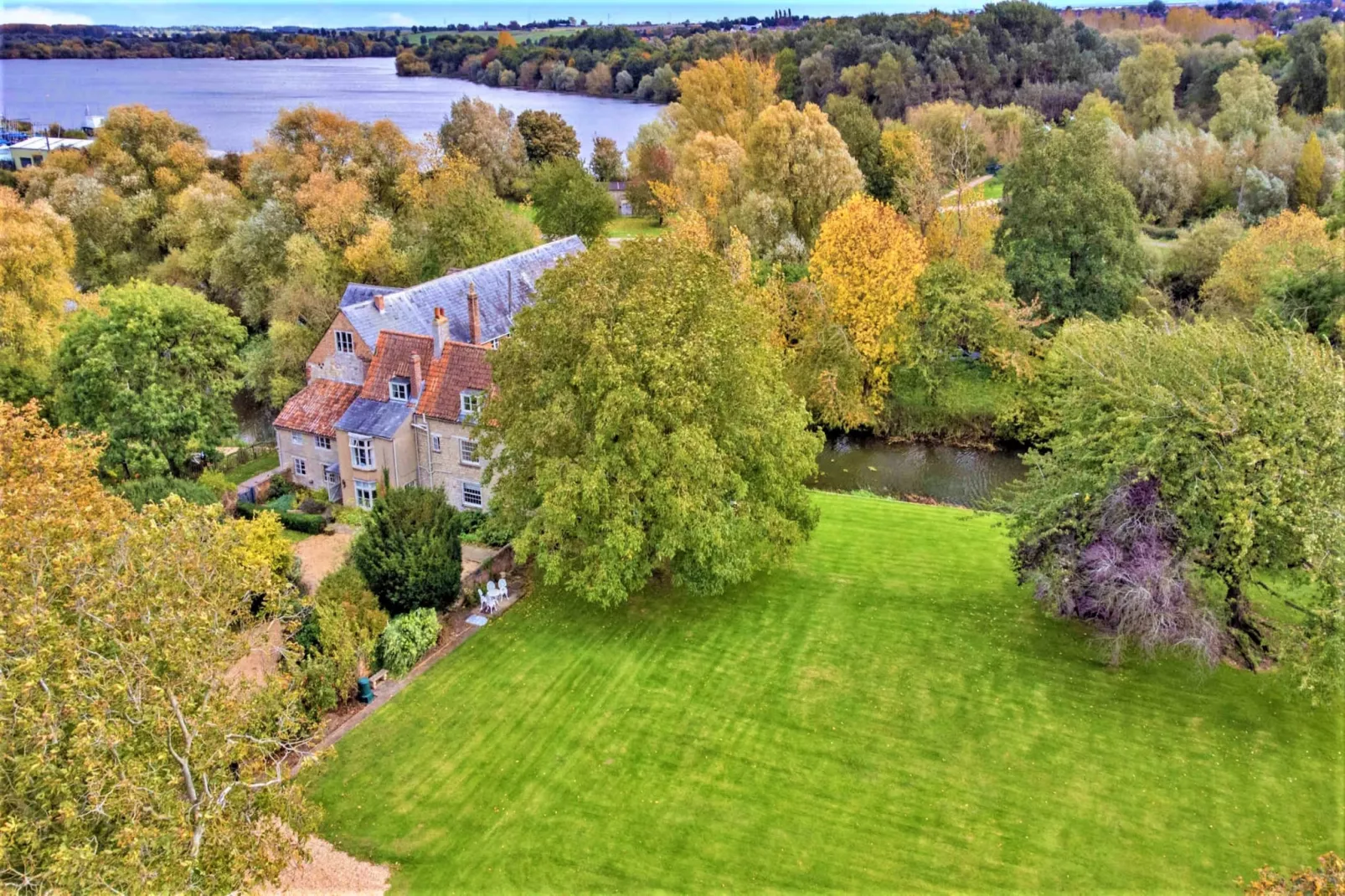 Islip Mill House - Beautiful Riverside Home-Gardens summer