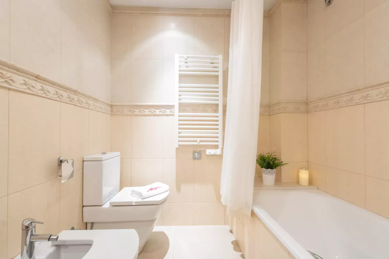 0160-PORT GREC 3 5º 3-Bathroom