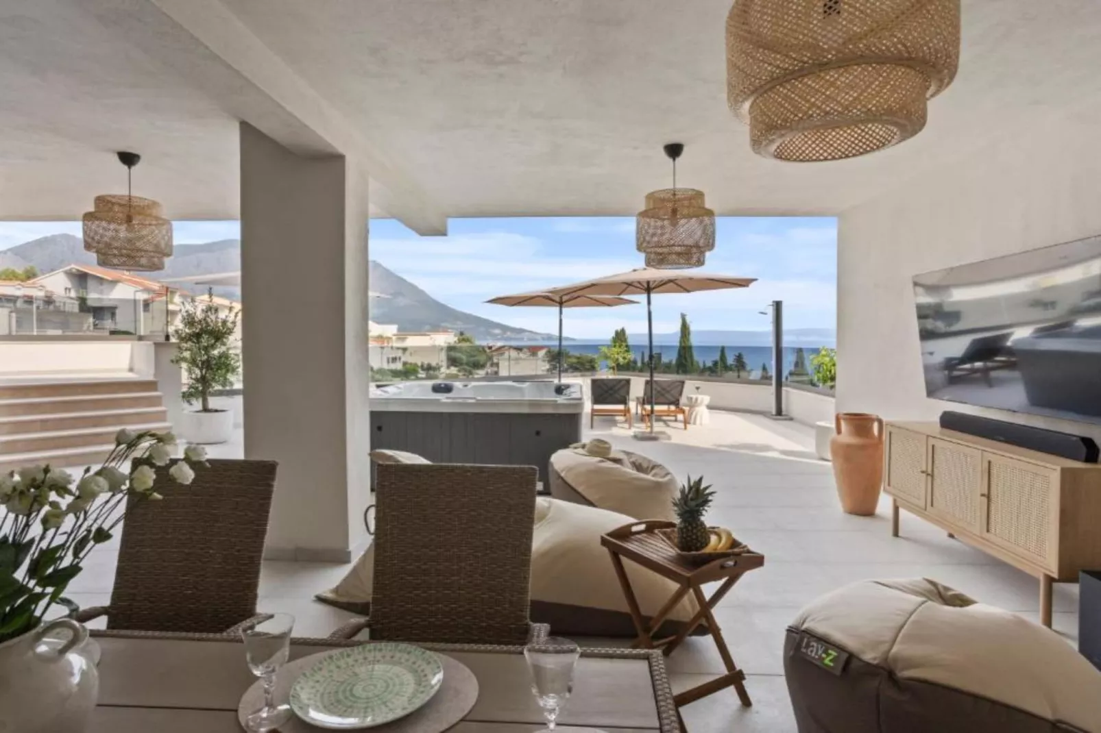 Three-Bedroom Penthouse Apartment-Terrace