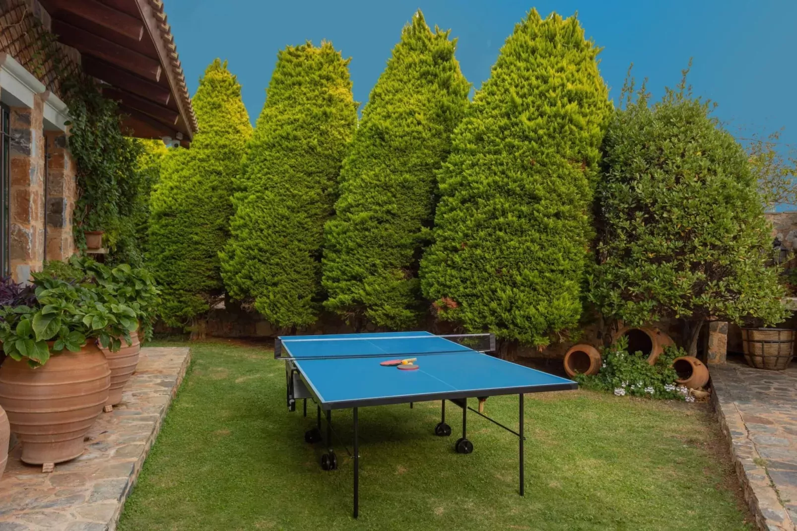 Golden Crest Villa-Gardens summer