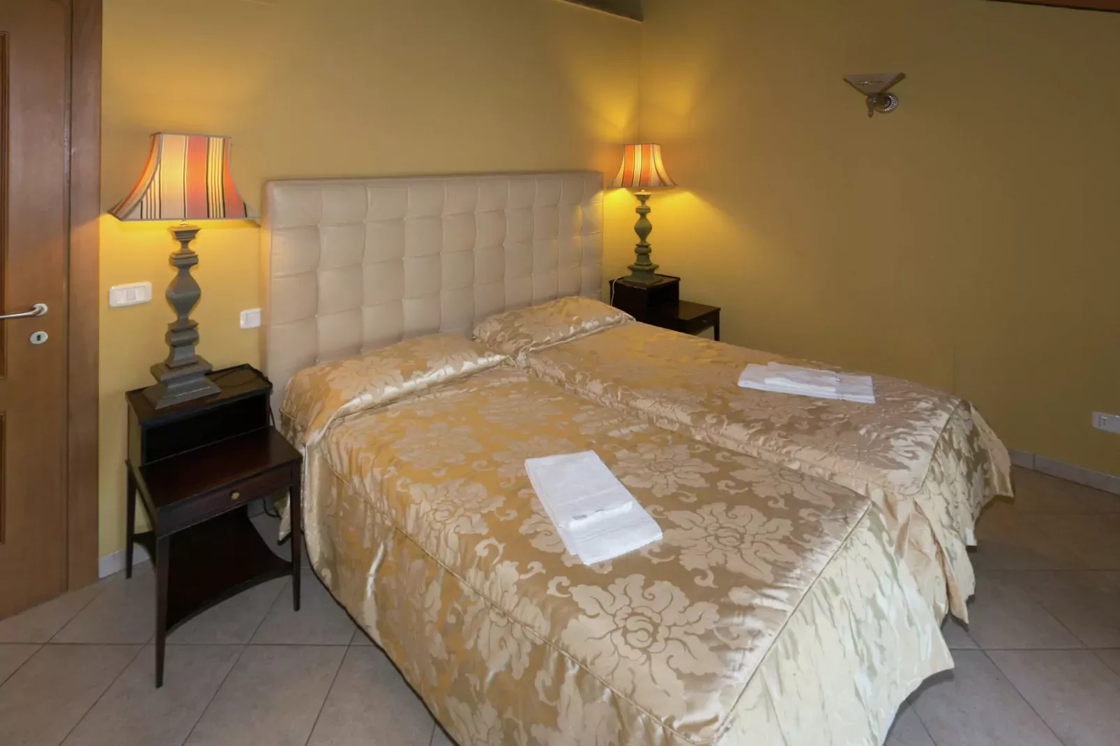 Laurento-Bedroom