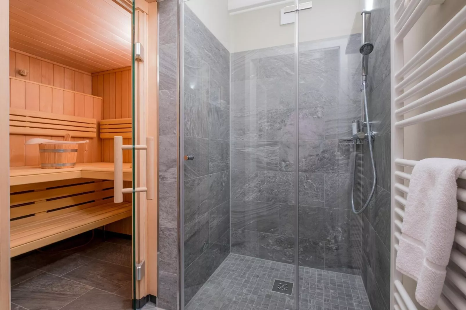 Ferienhaus Typ Premium Lodge Plus 4 Personen-Bathroom