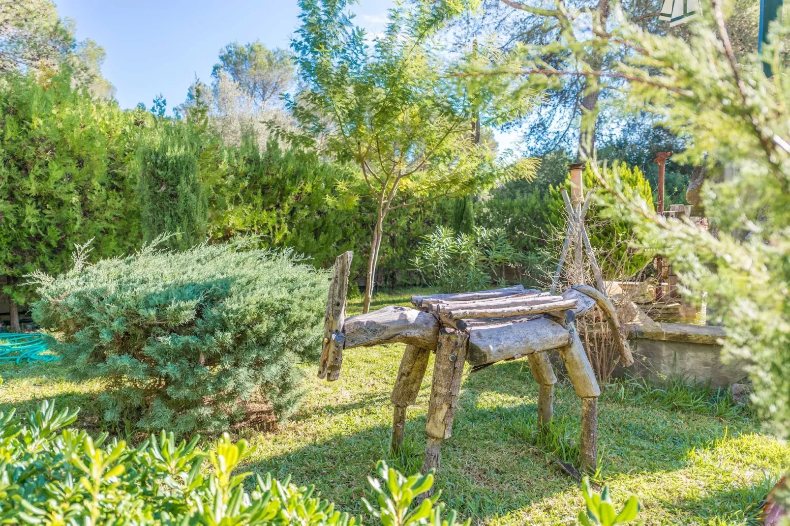 Els Pins - Garten Sommer