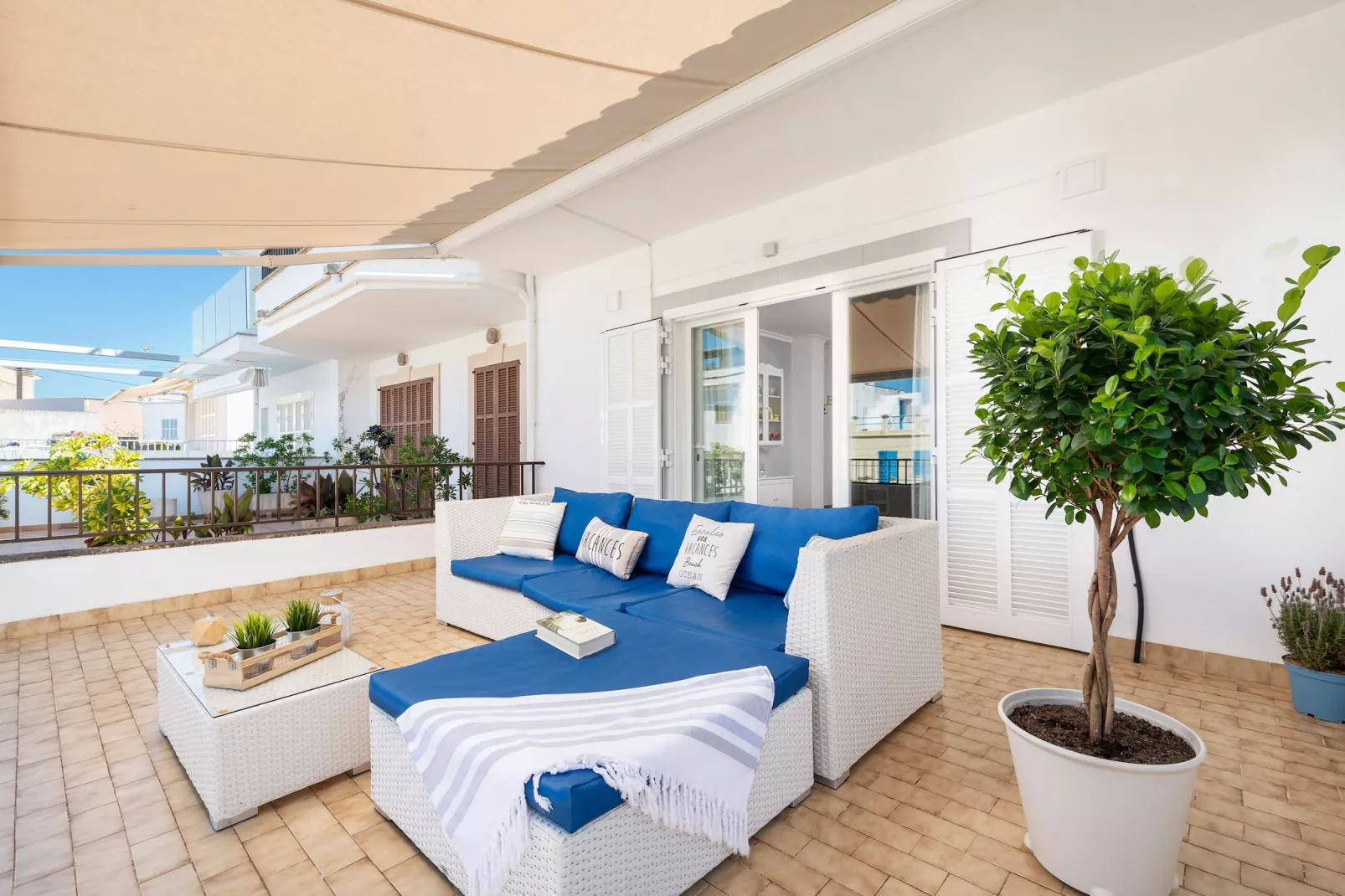 Sunset Village-Terrassenbalkon