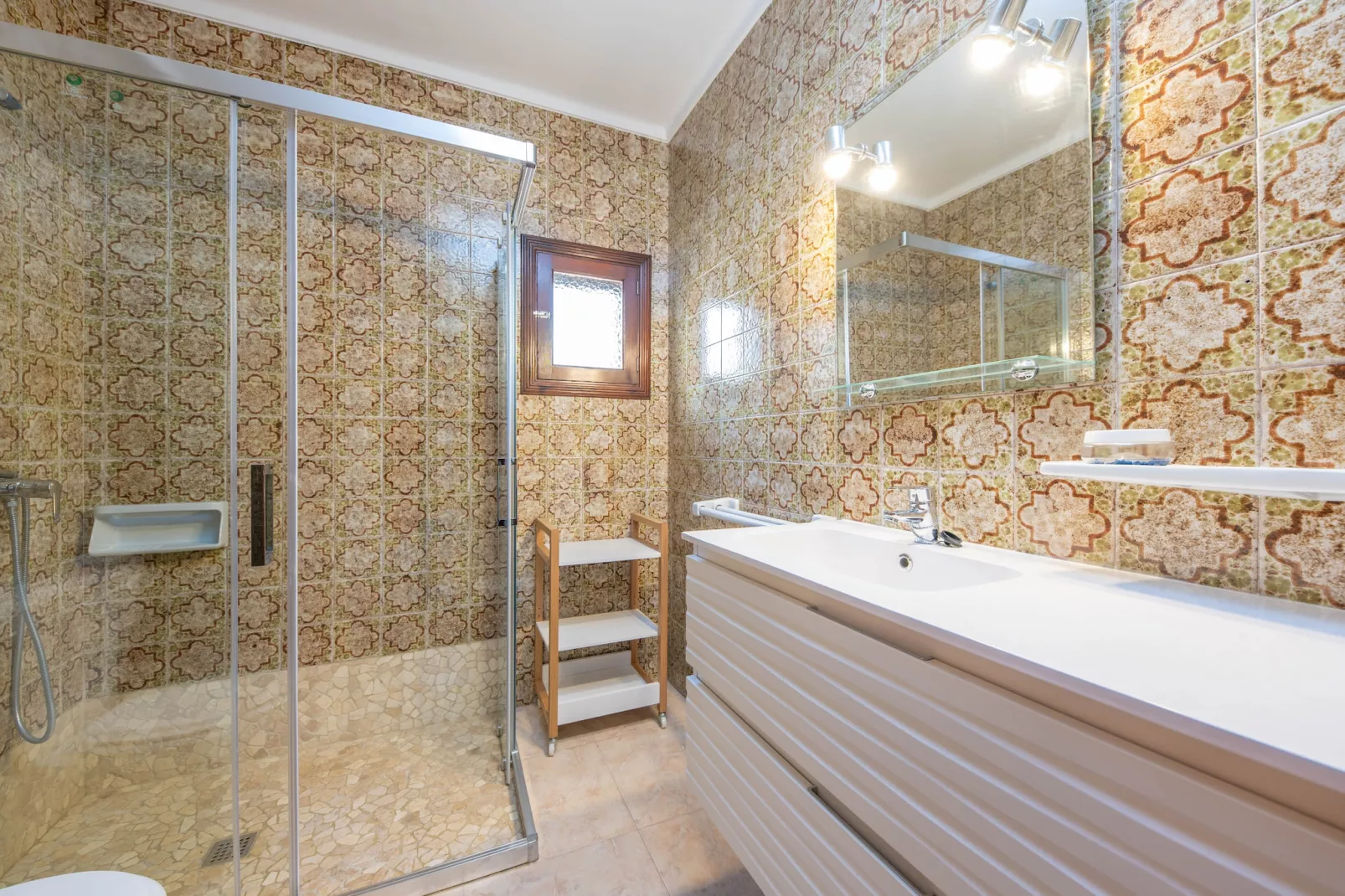 Calamari-Bathroom