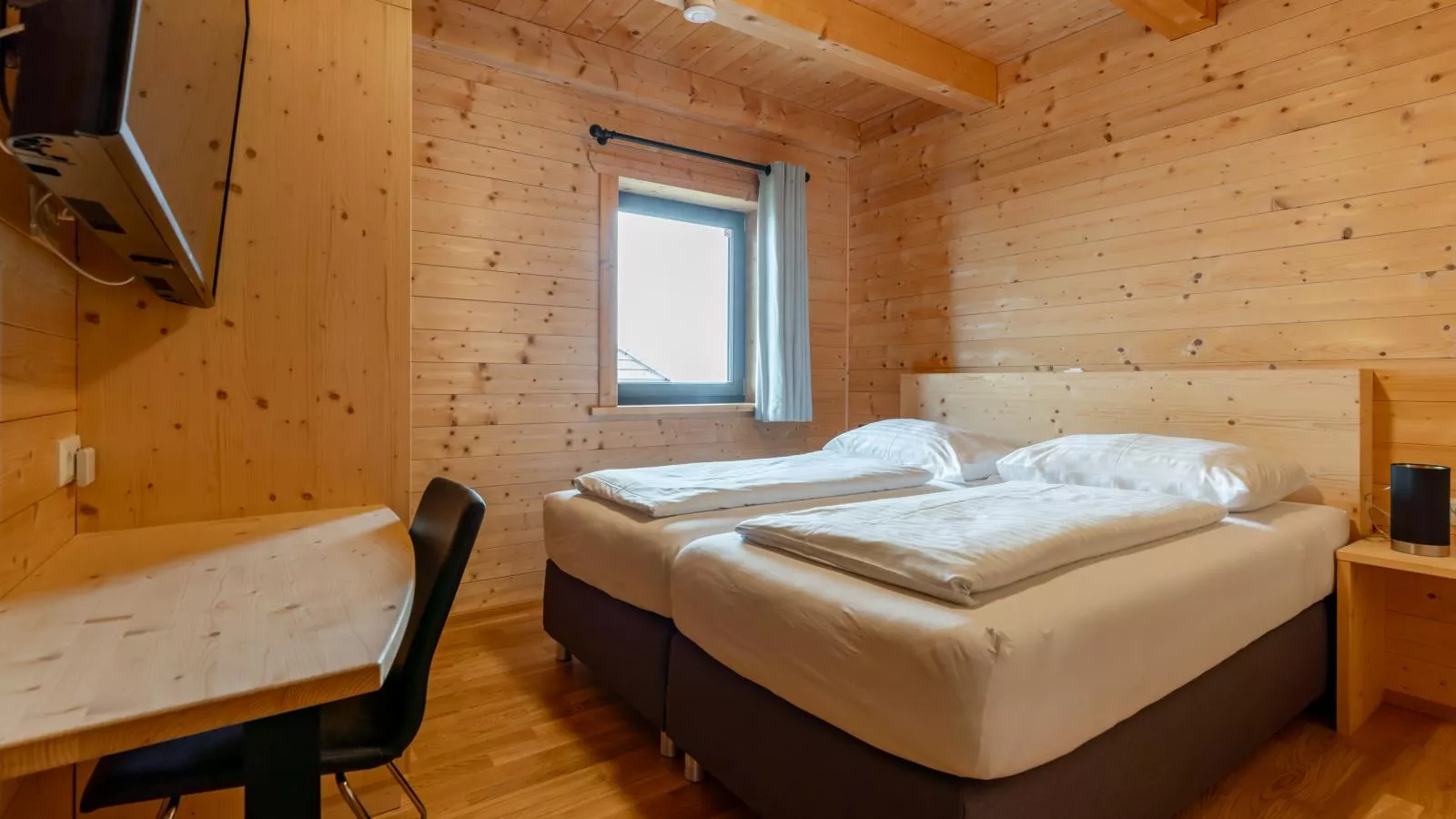Alpina Lodge-Bedroom