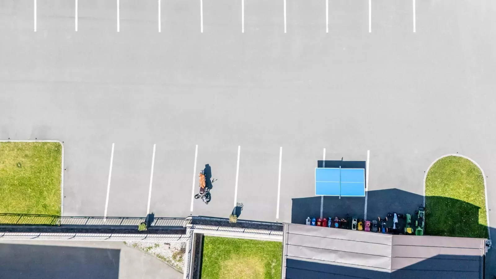 Next To The Ski Lift A 3 und A 4-Installations