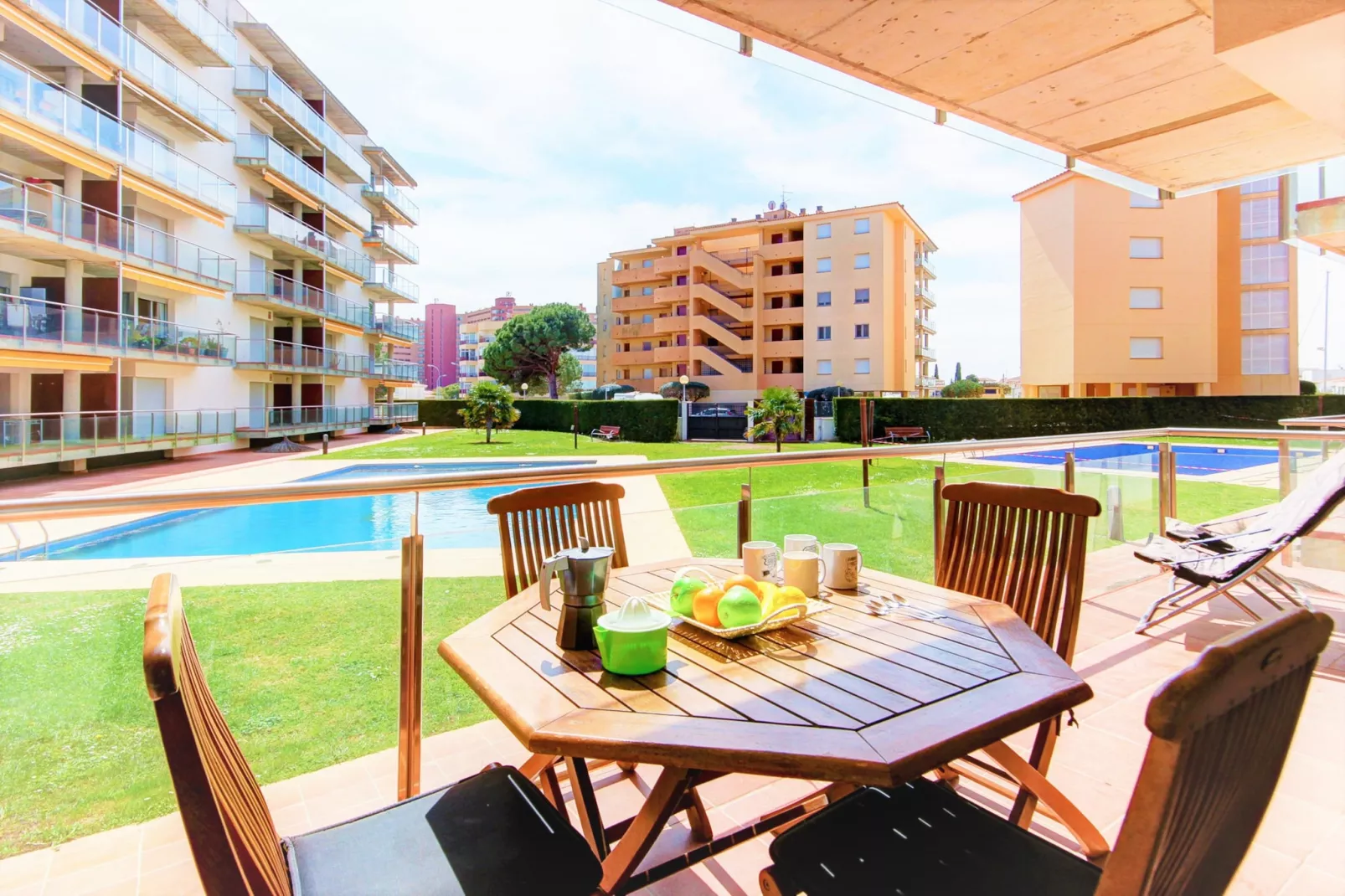 MARINES MESTRAL Bjs 8 Roses-Terrassenbalkon