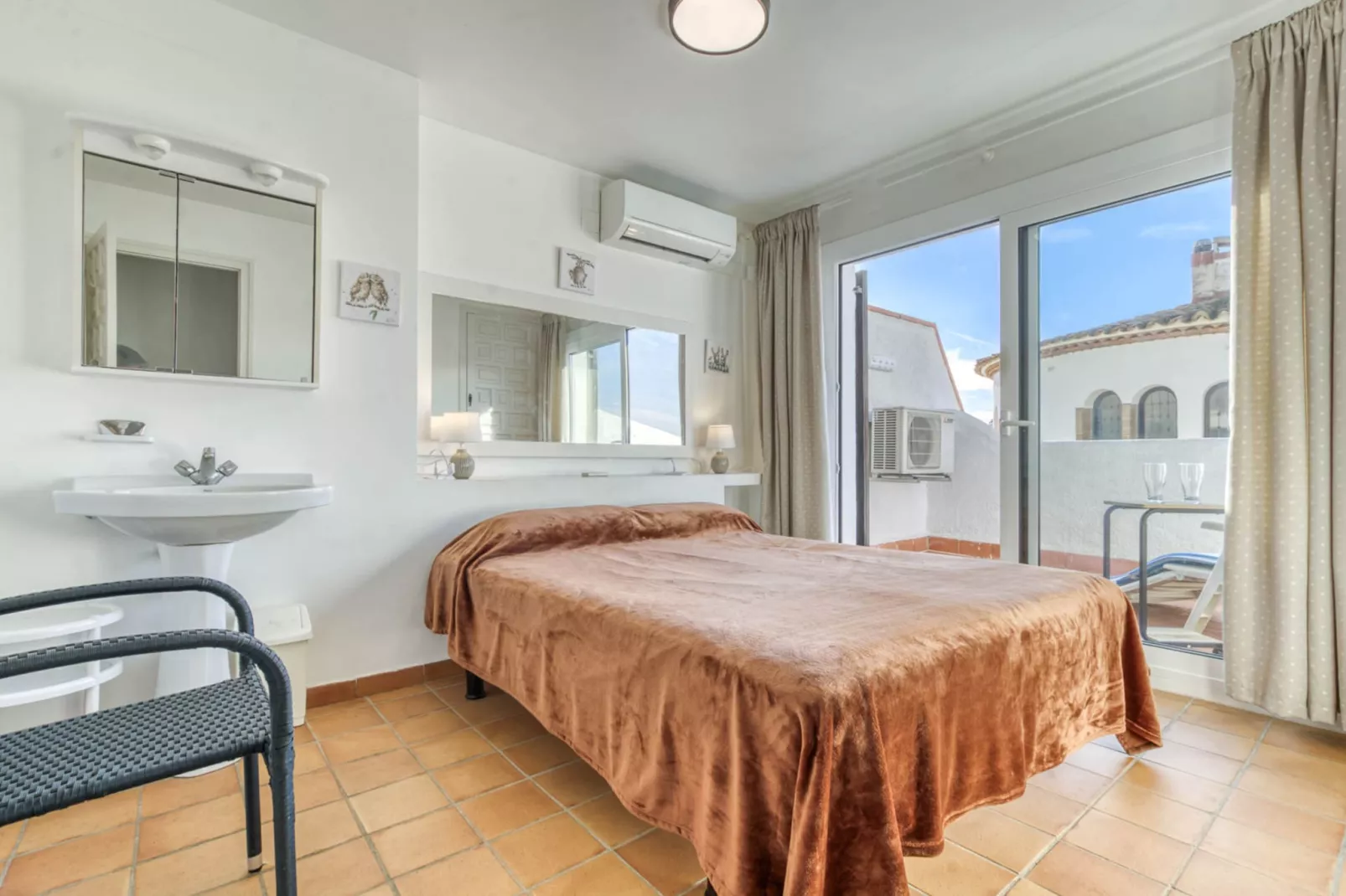 ISLA CARTAGO 49 Empuriabrava-Bedroom