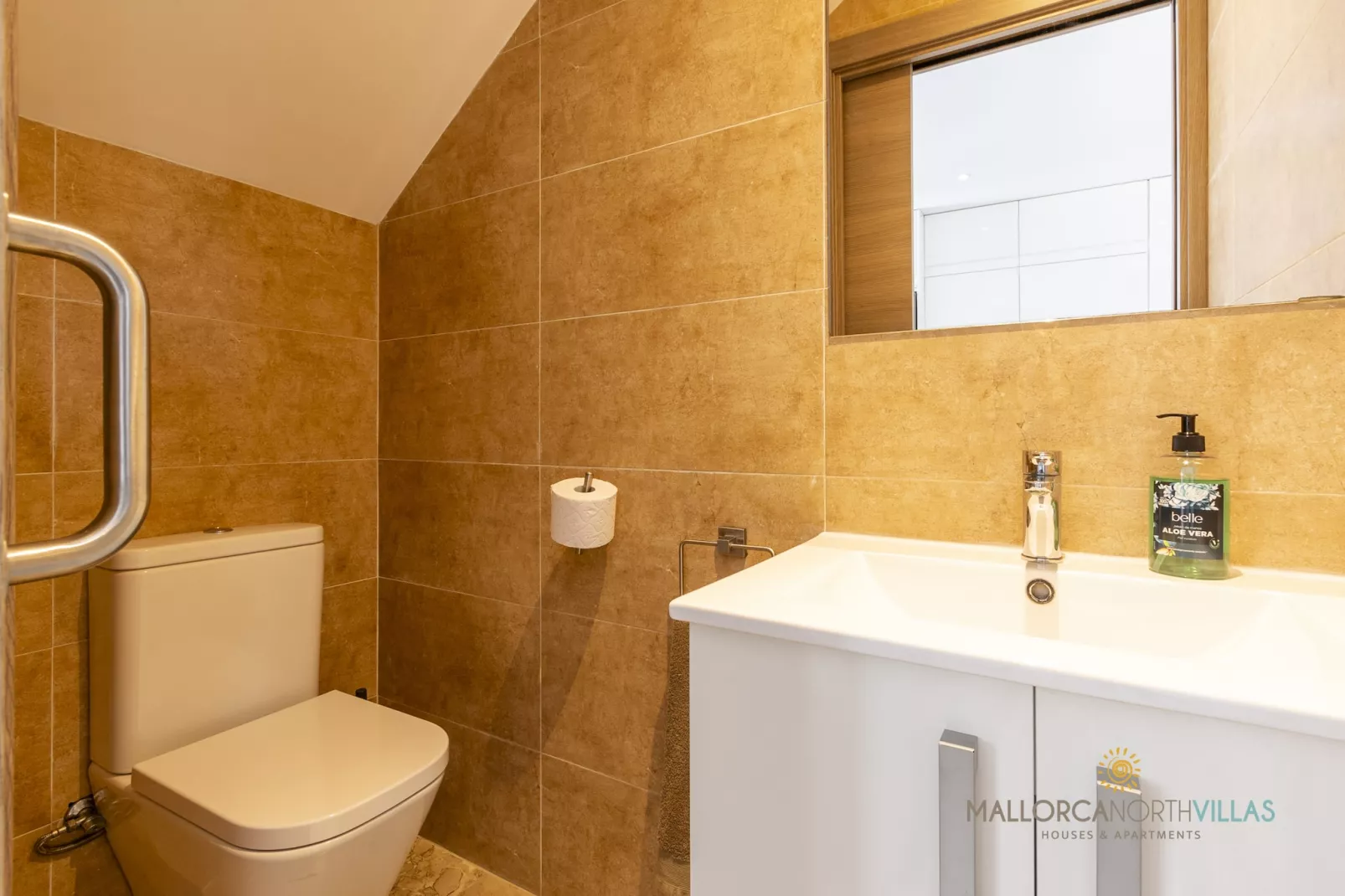 VILLA IOLA IDEAL PARA FAMILIAS A 150M DE LA PLAYA-Bathroom