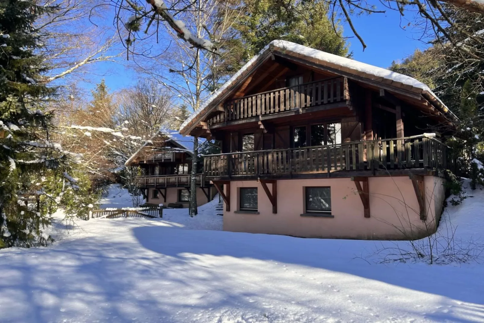 LE GRIZZLY Chalet en bois au calme-Außenbereich