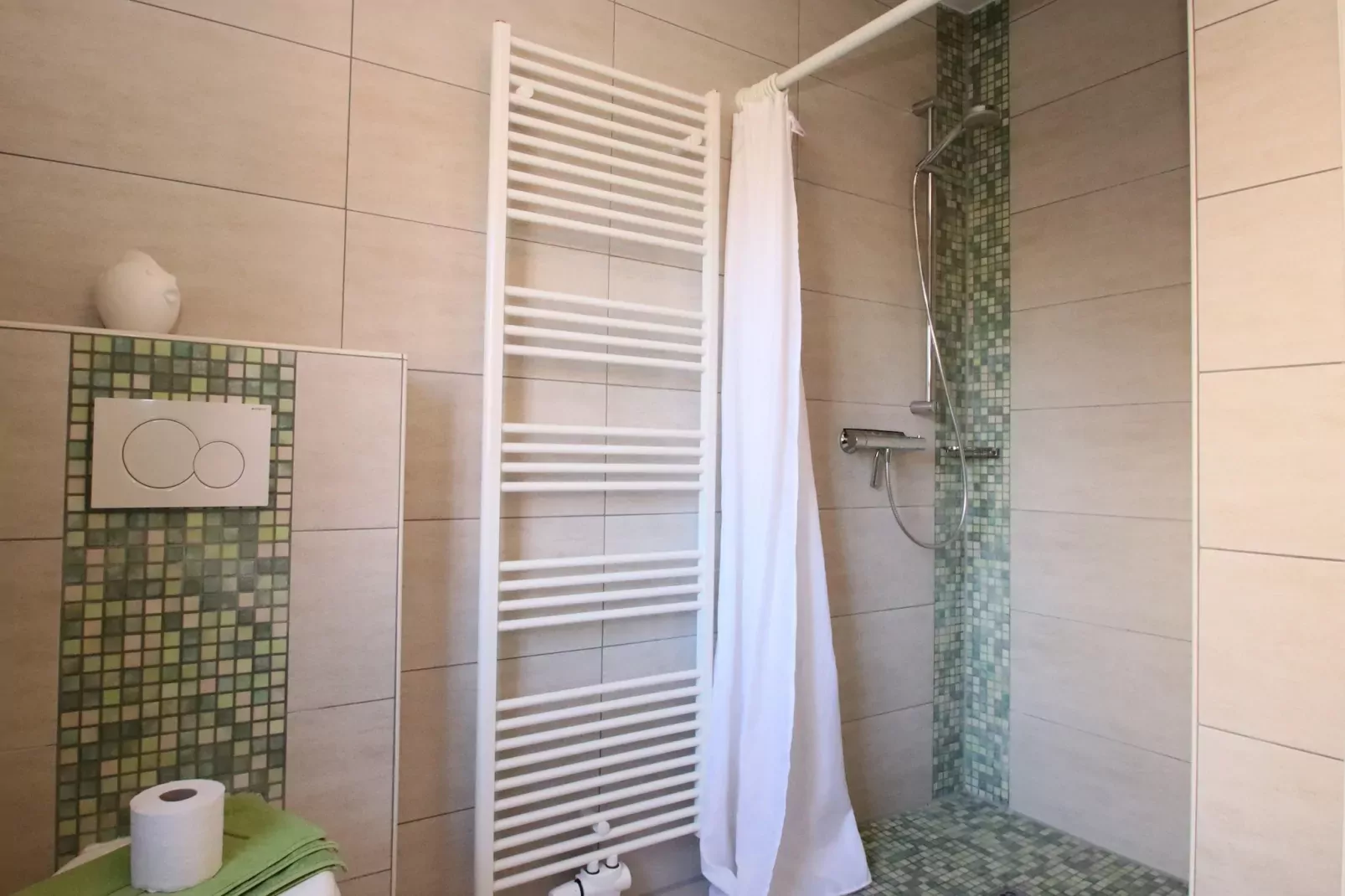Katamaran II mit Haustier-Bathroom
