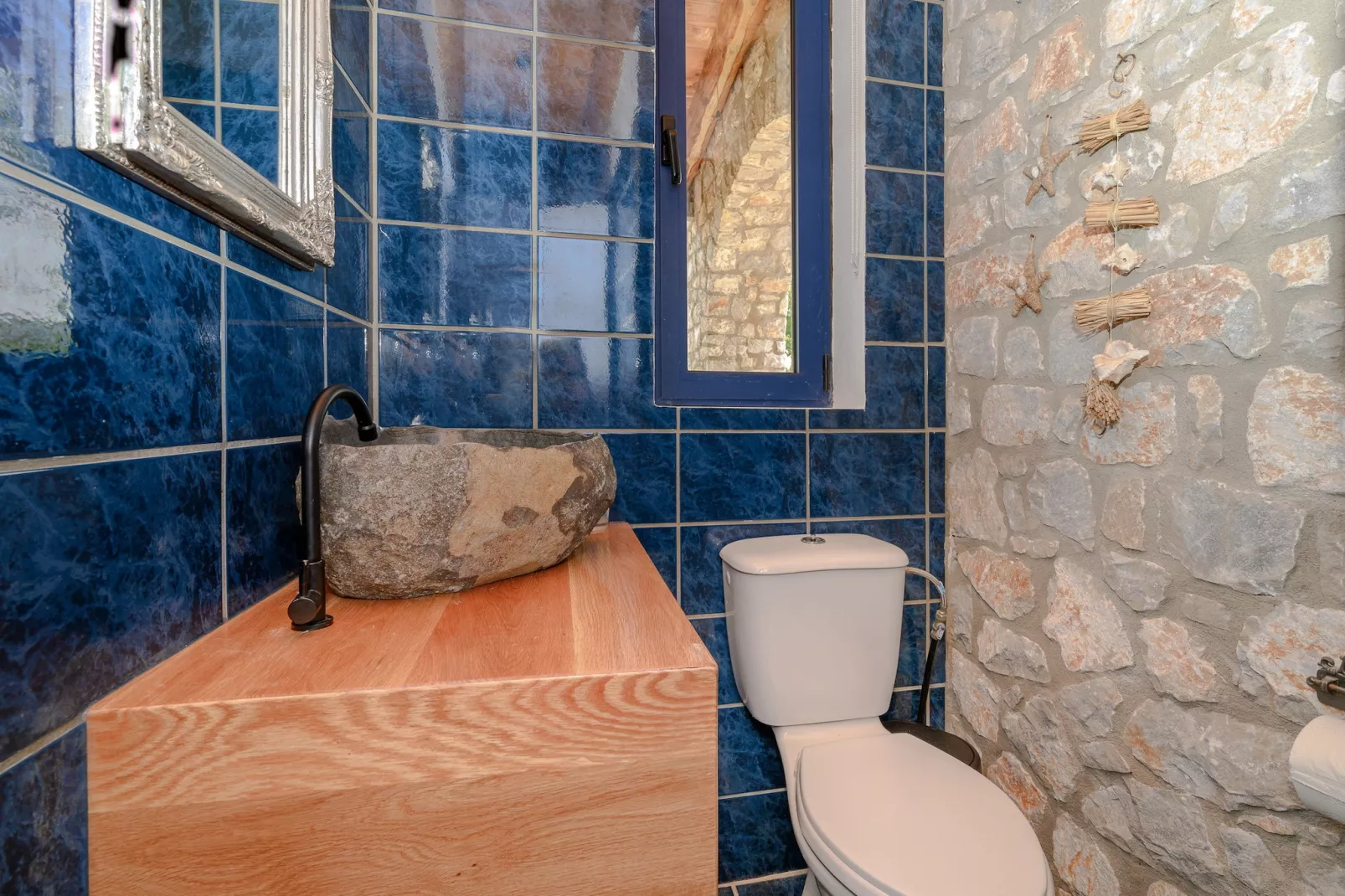 Rozare-Bathroom