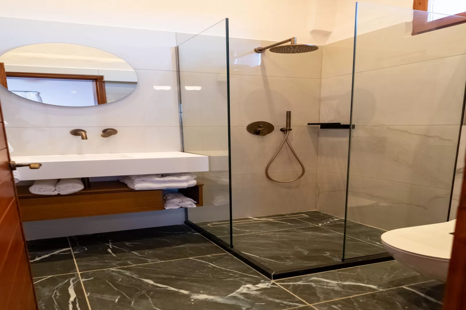 Ami Manoir-Bathroom