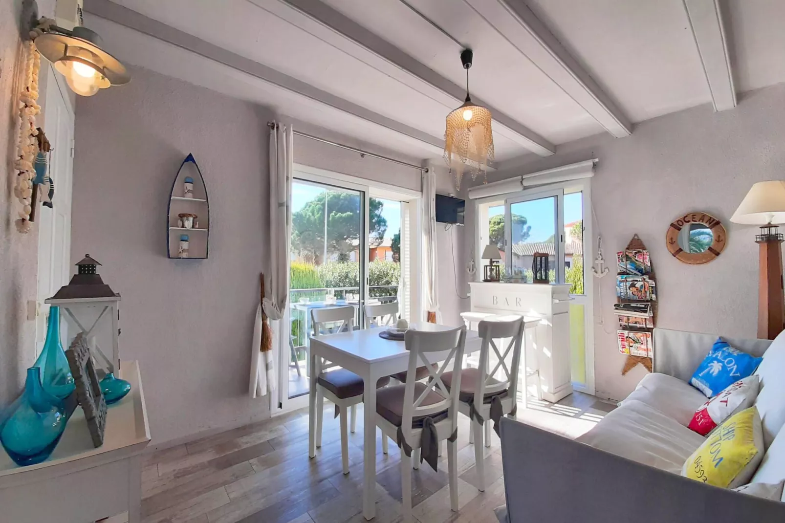 Costa Brava K-2-Salon