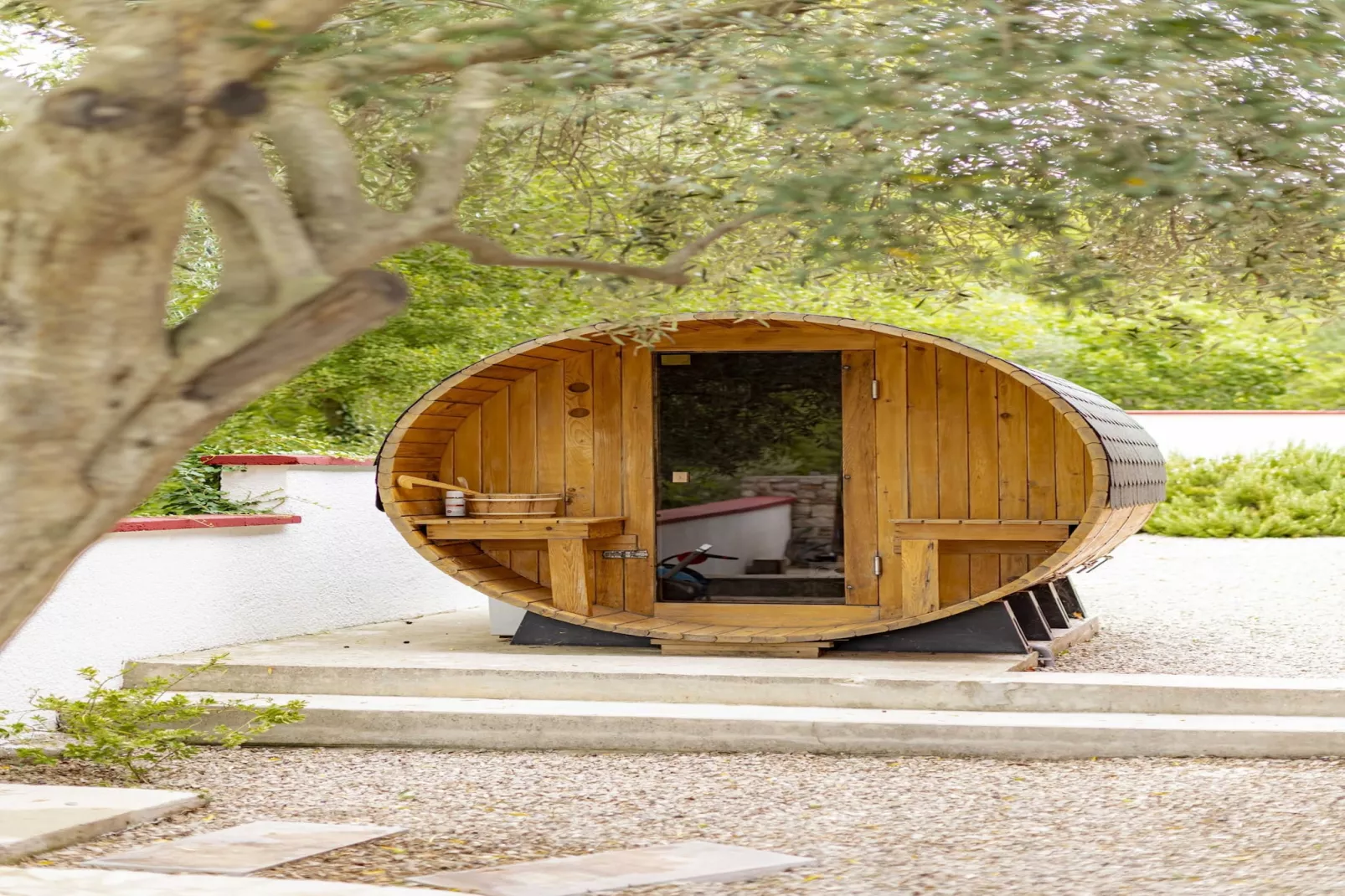 Red House Trget - Your Private Wellness-Gärten Sommer