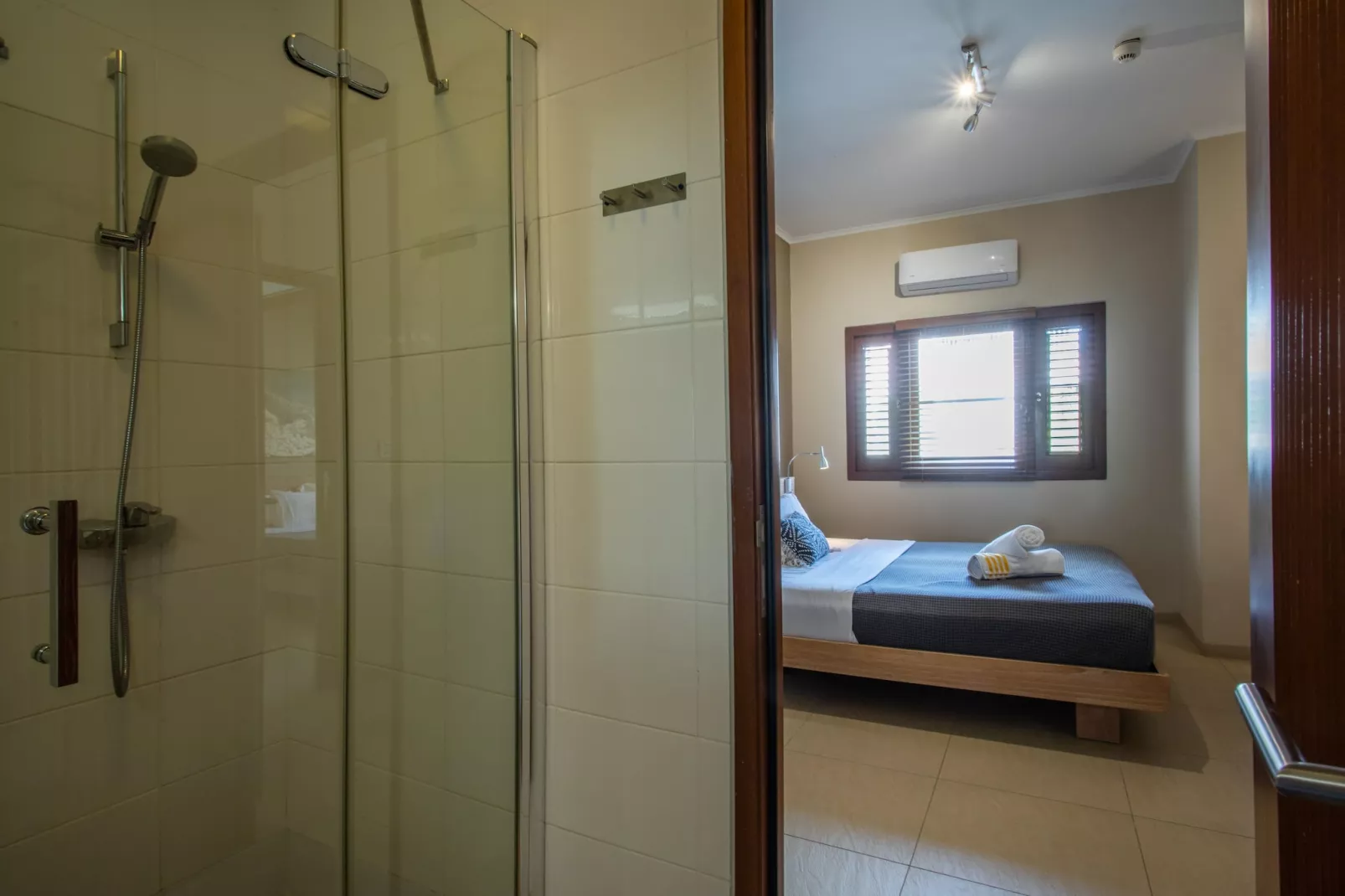 Spanish Water Apartment-Bathroom