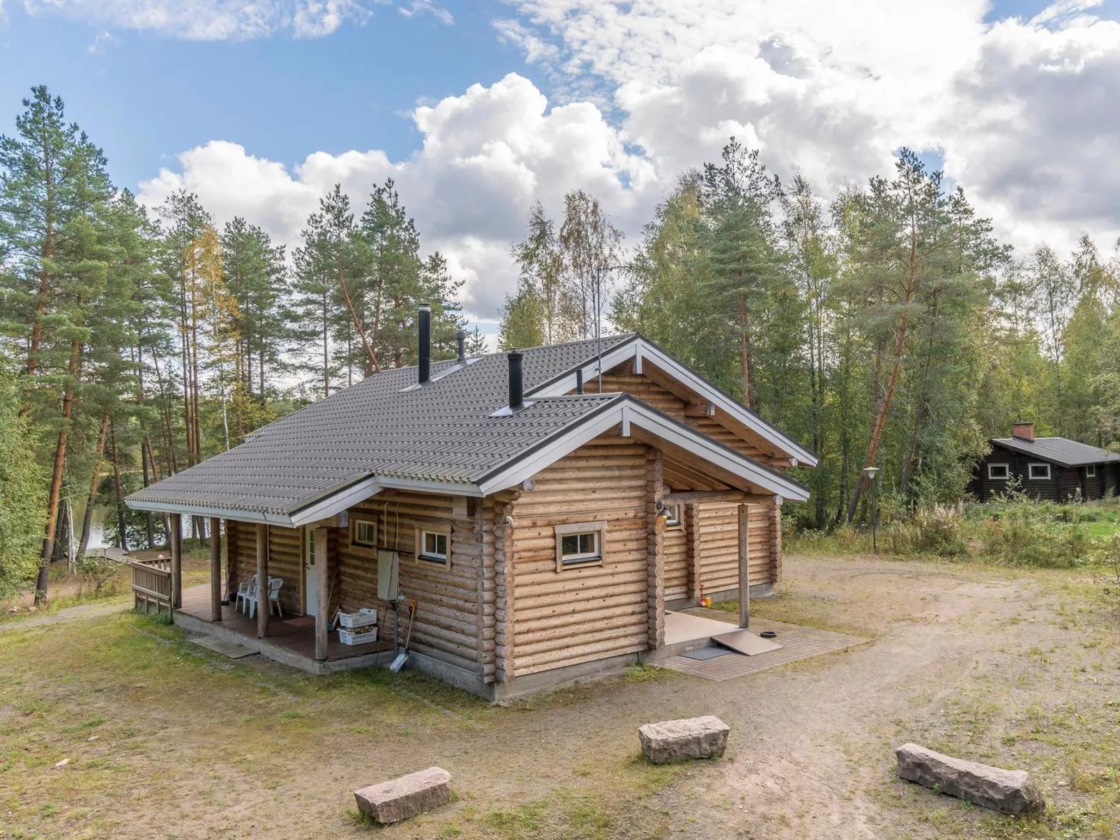 Valkealammi-Outside