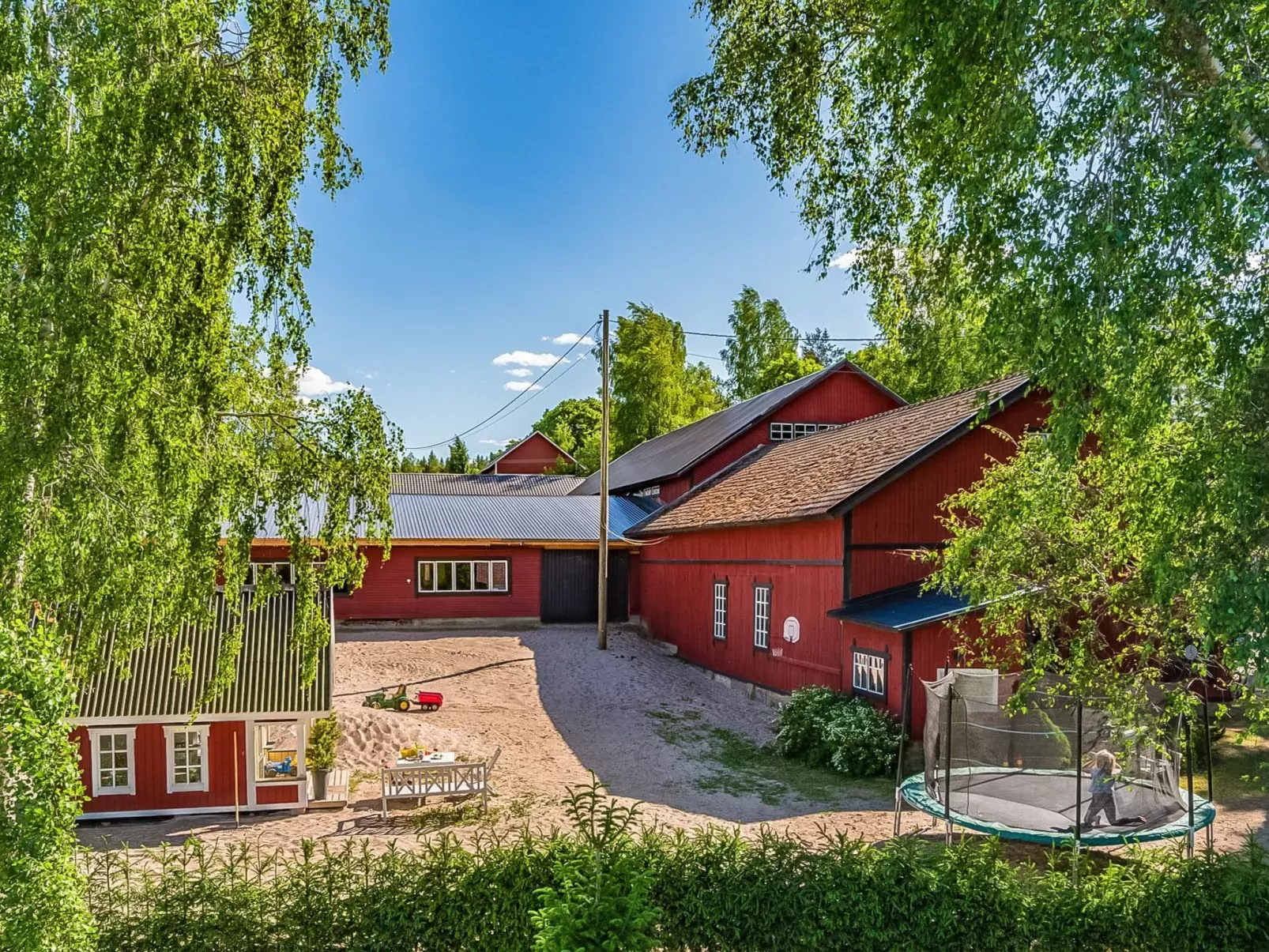Kivitasku-Outside