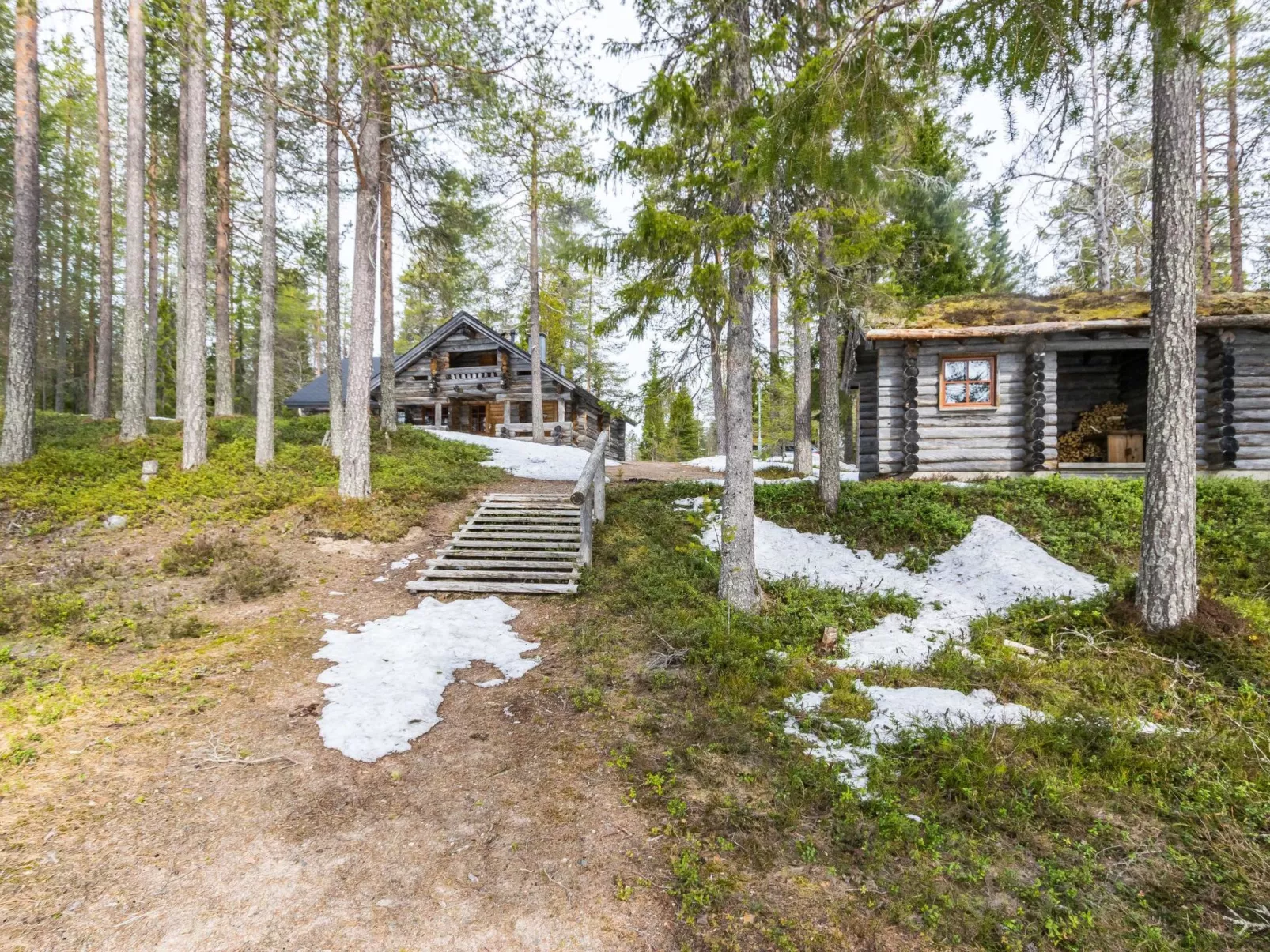 Veskahovi-Outside