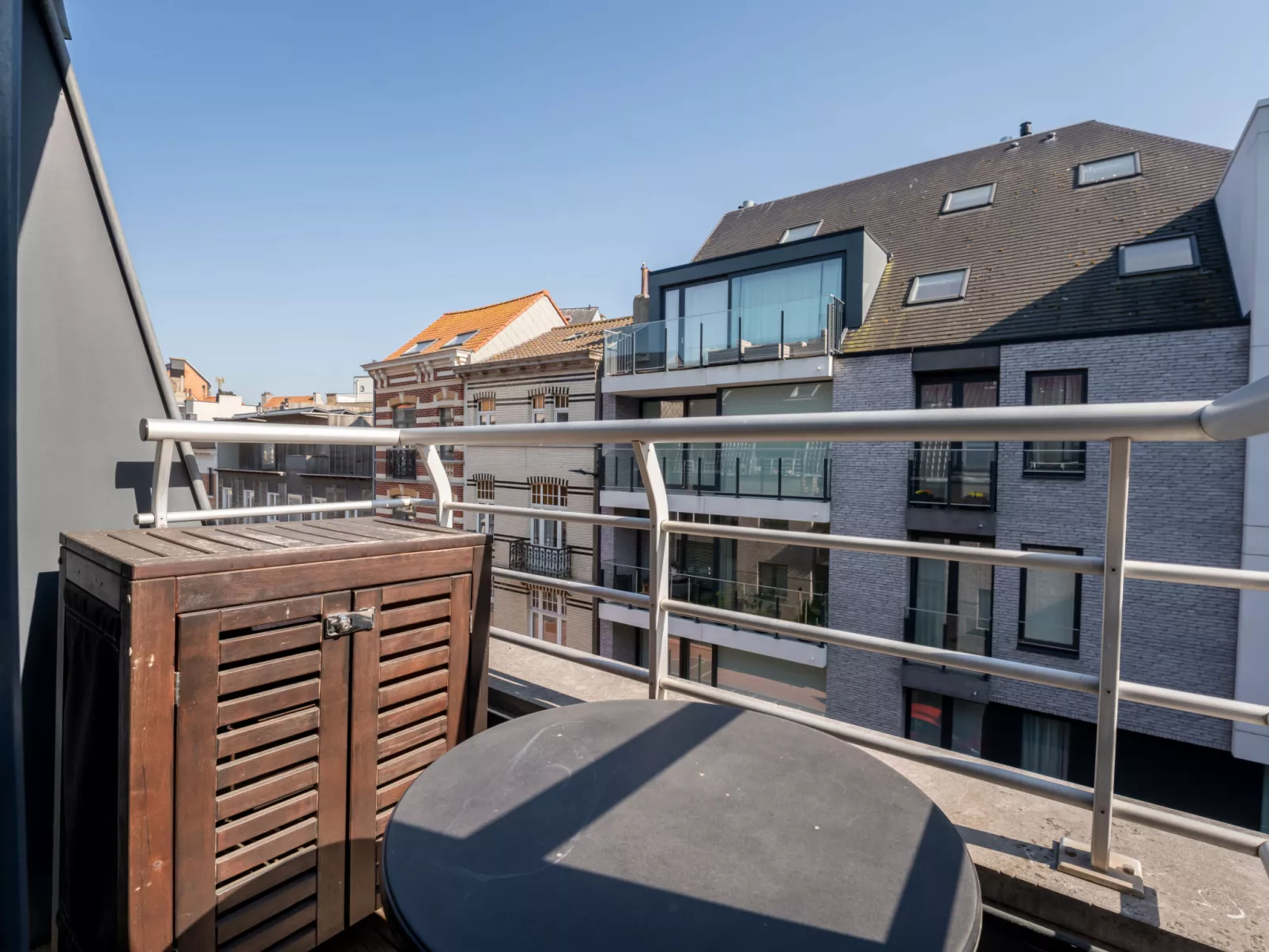 Littoral with two balconies-Draußen