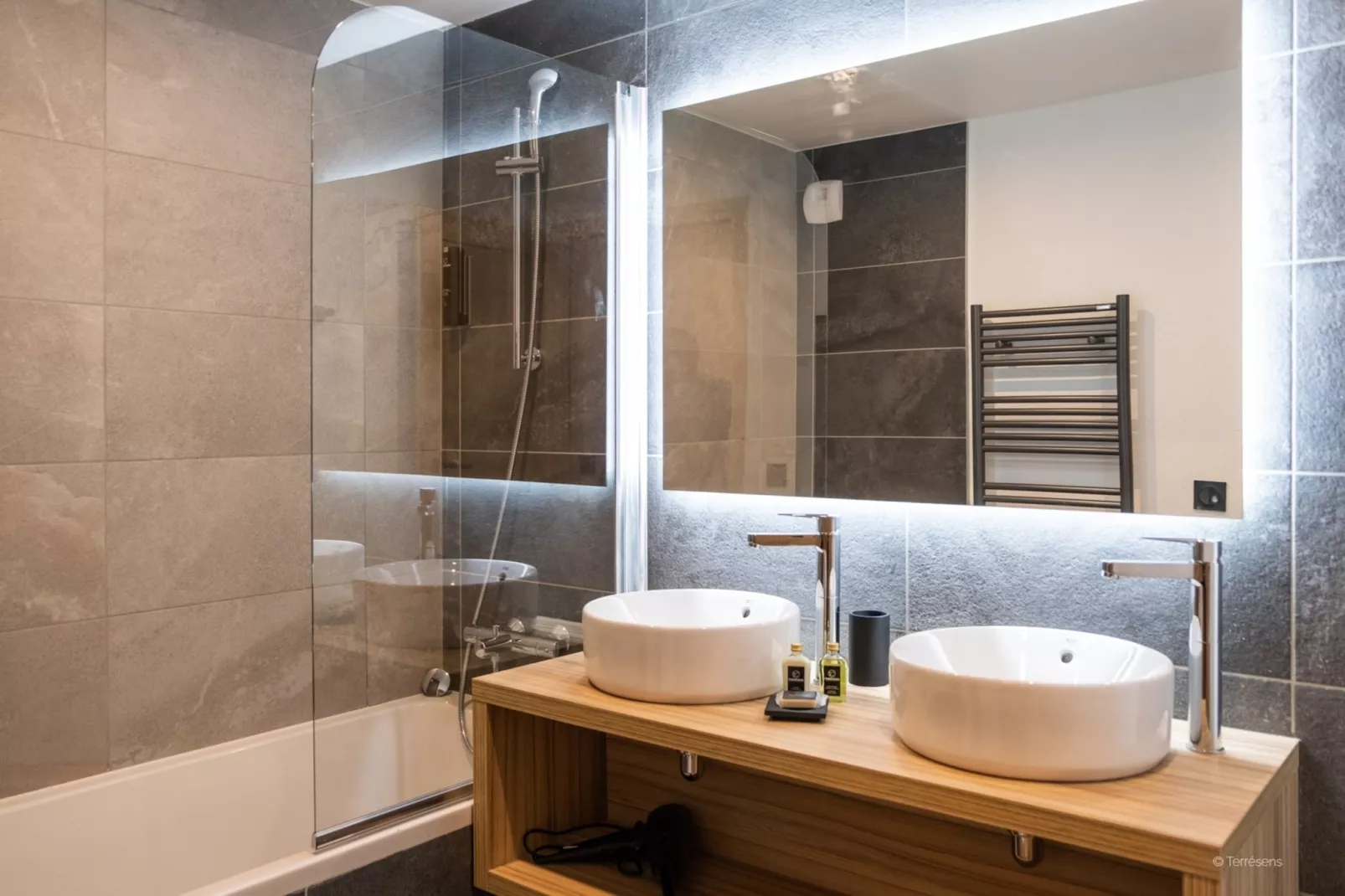 PLAGNE MONTALBERT Le Snoroc- A48S-Bathroom