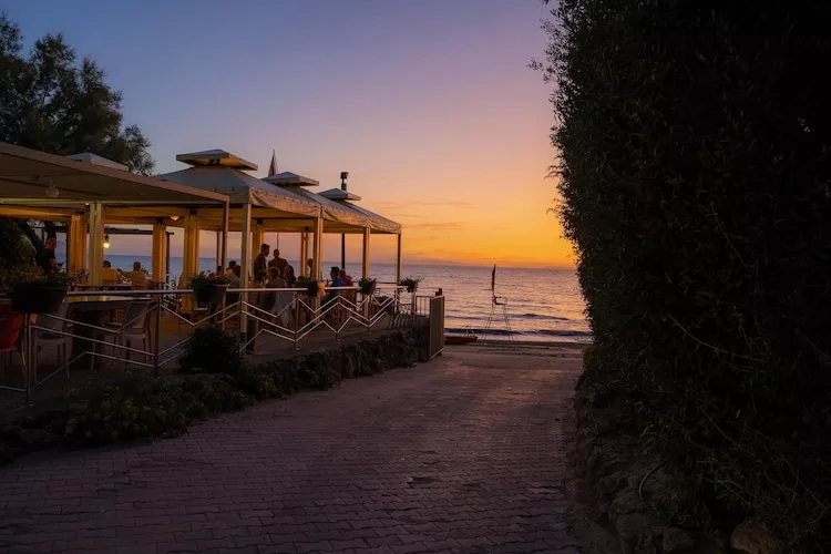 Holiday resort Riva degli Etruschi San Vincenzo-Ville Comfort  Trilo-SANGIOVETO 200 m dal mare-Exterior summer