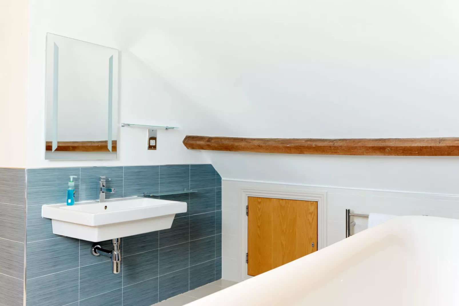 Sunshine Cottage-Bathroom