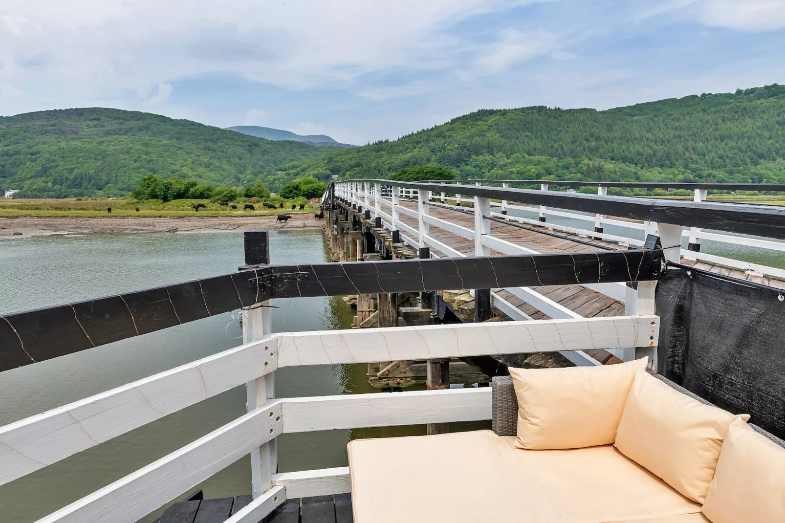 Toll Bridge Cottage-Outdoor