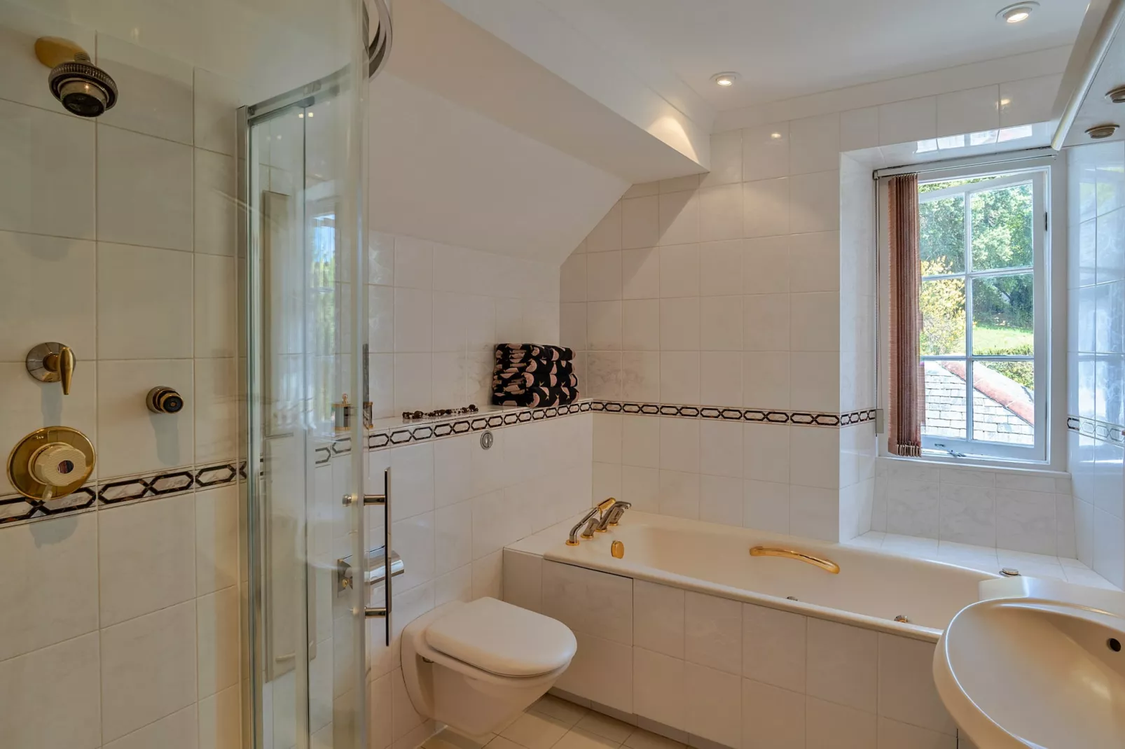 Tregatreath-Bathroom