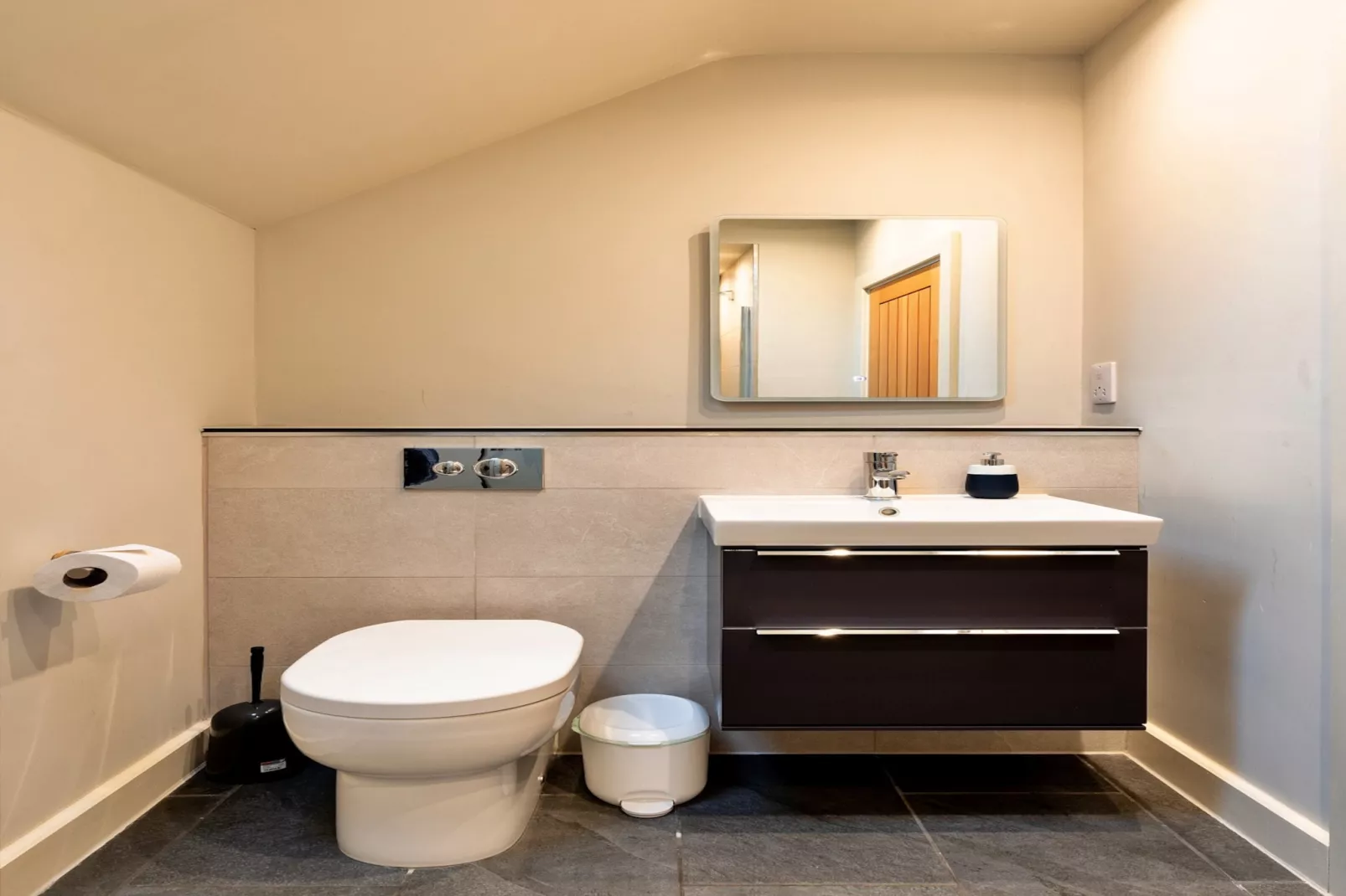 Oak Cottage-Bathroom