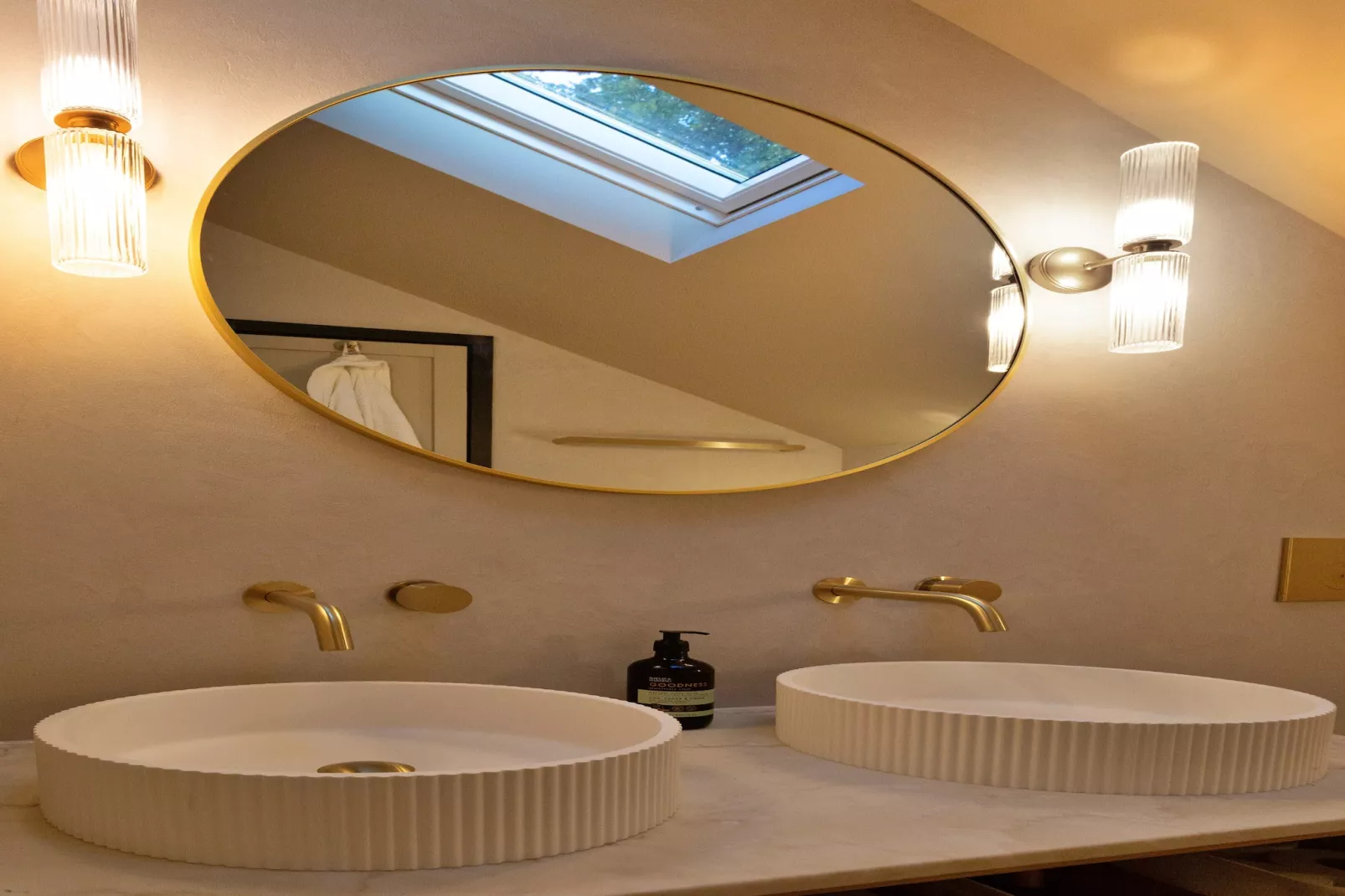 Wesleyan House-Bathroom