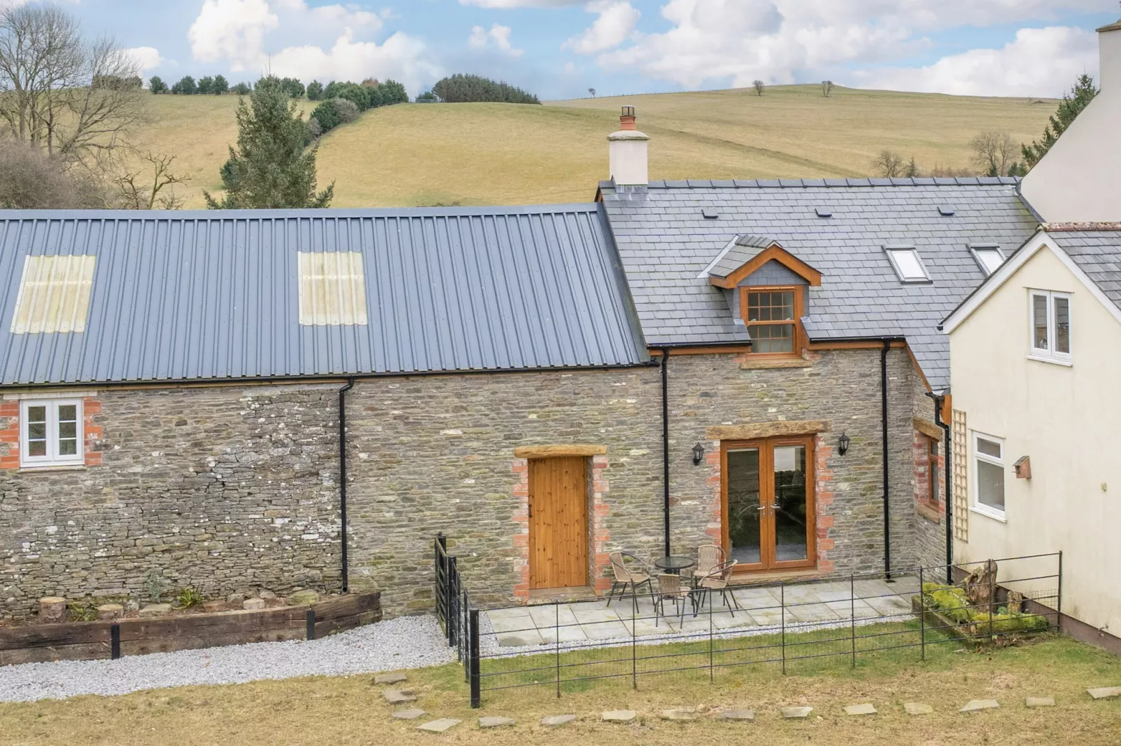 Coygen Cottage-Outdoor