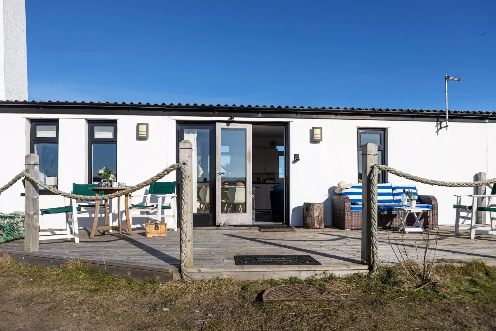 The Lighthouse Hide-Outdoor