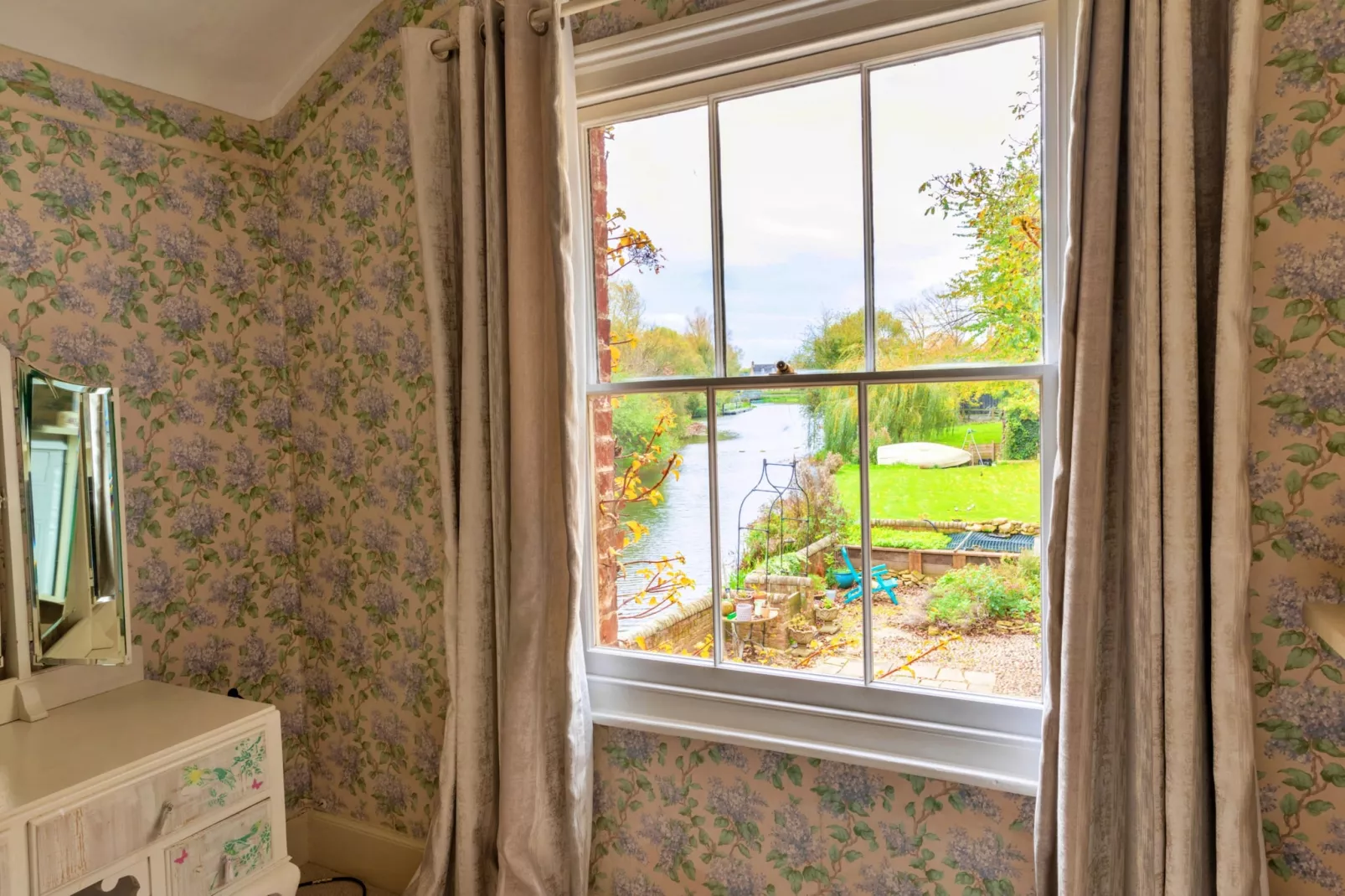 Islip Mill House - Beautiful Riverside Home-View summer